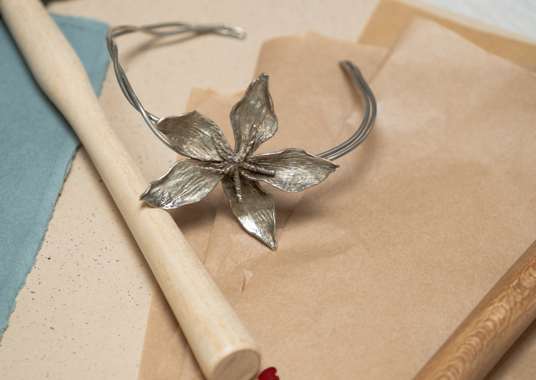 Gargantilla flor alpaca