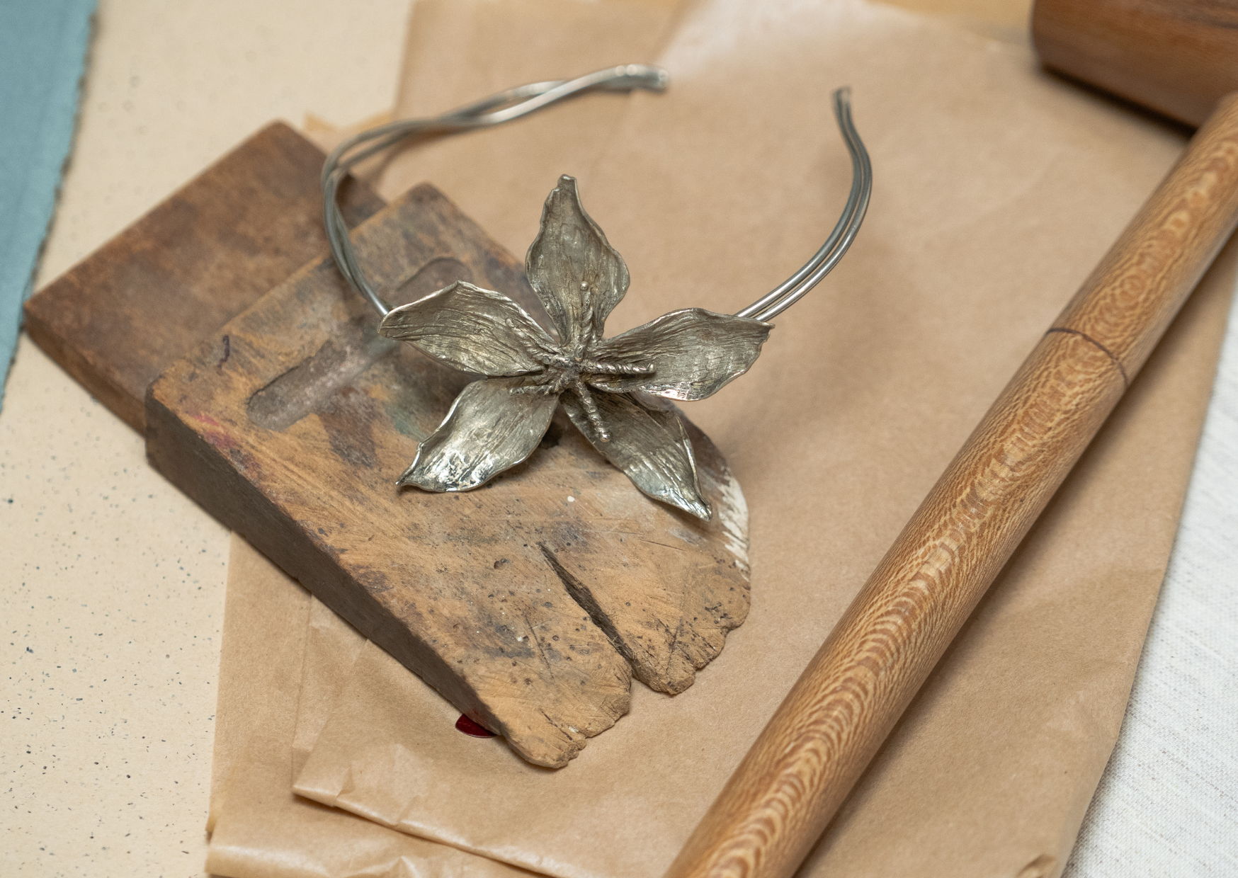 Gargantilla flor alpaca