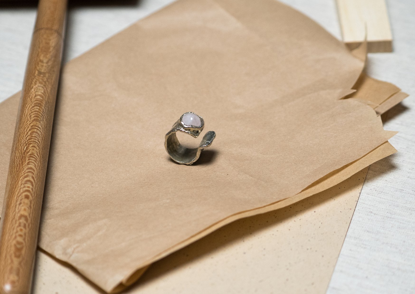 Anillo orgánico alpaca con piedra natural