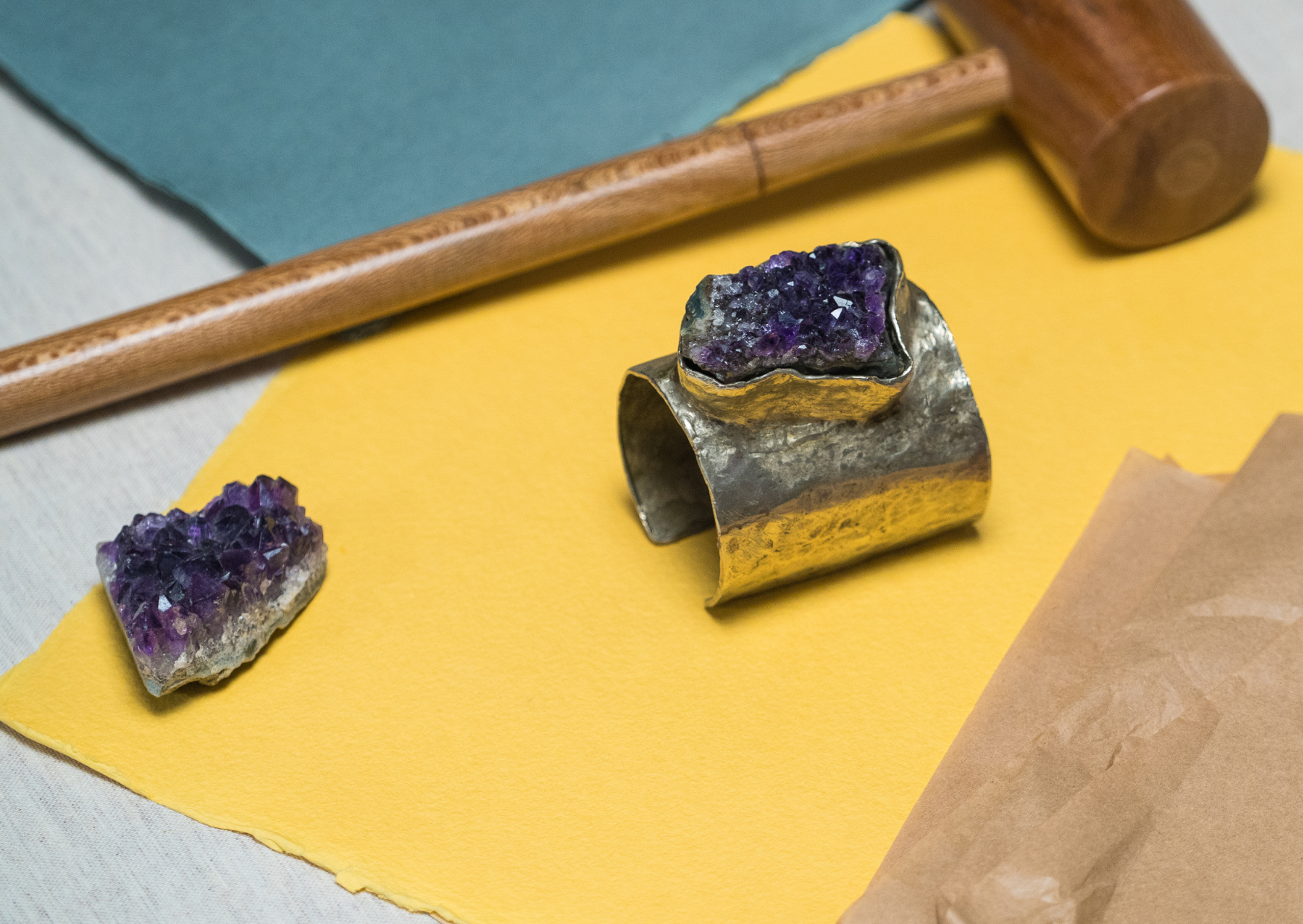 Brazalete alpaca con piedra amatista