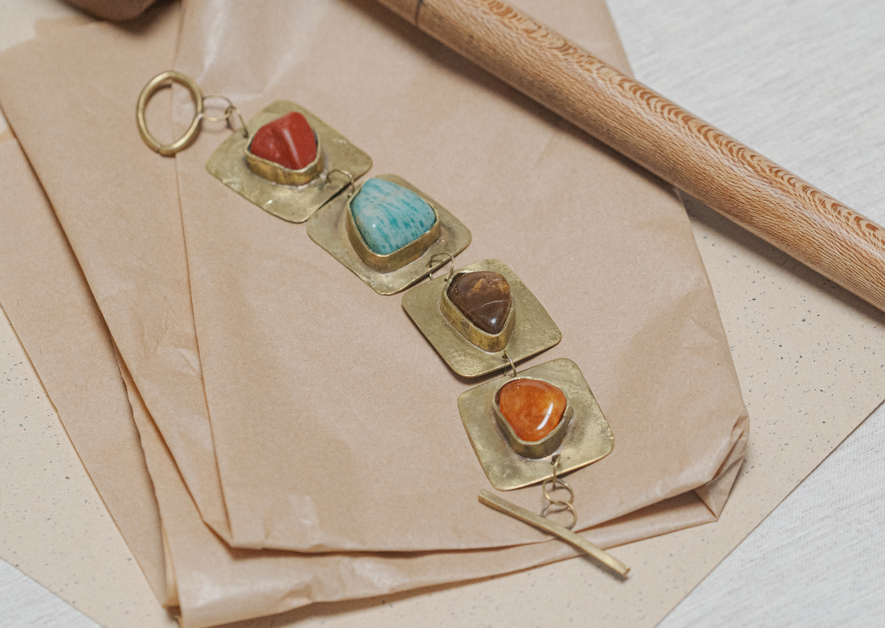 Brazalete piedras bronce