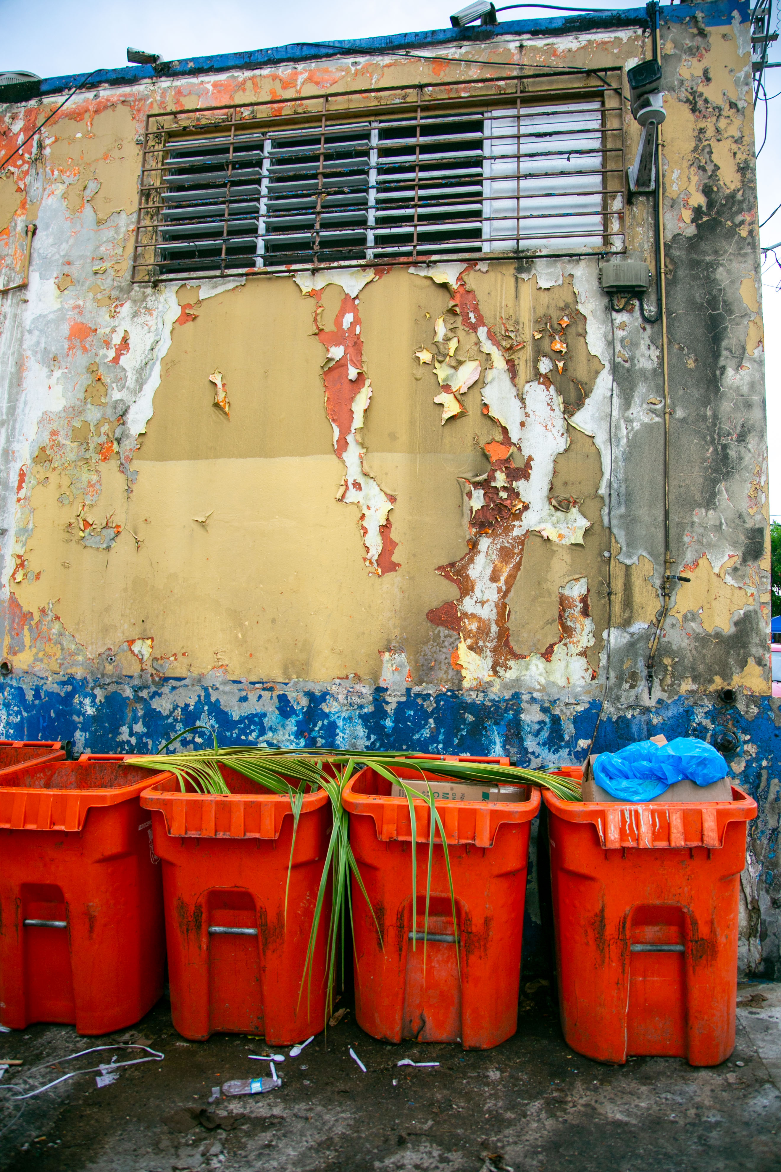 treasure trash 20x30 metal print