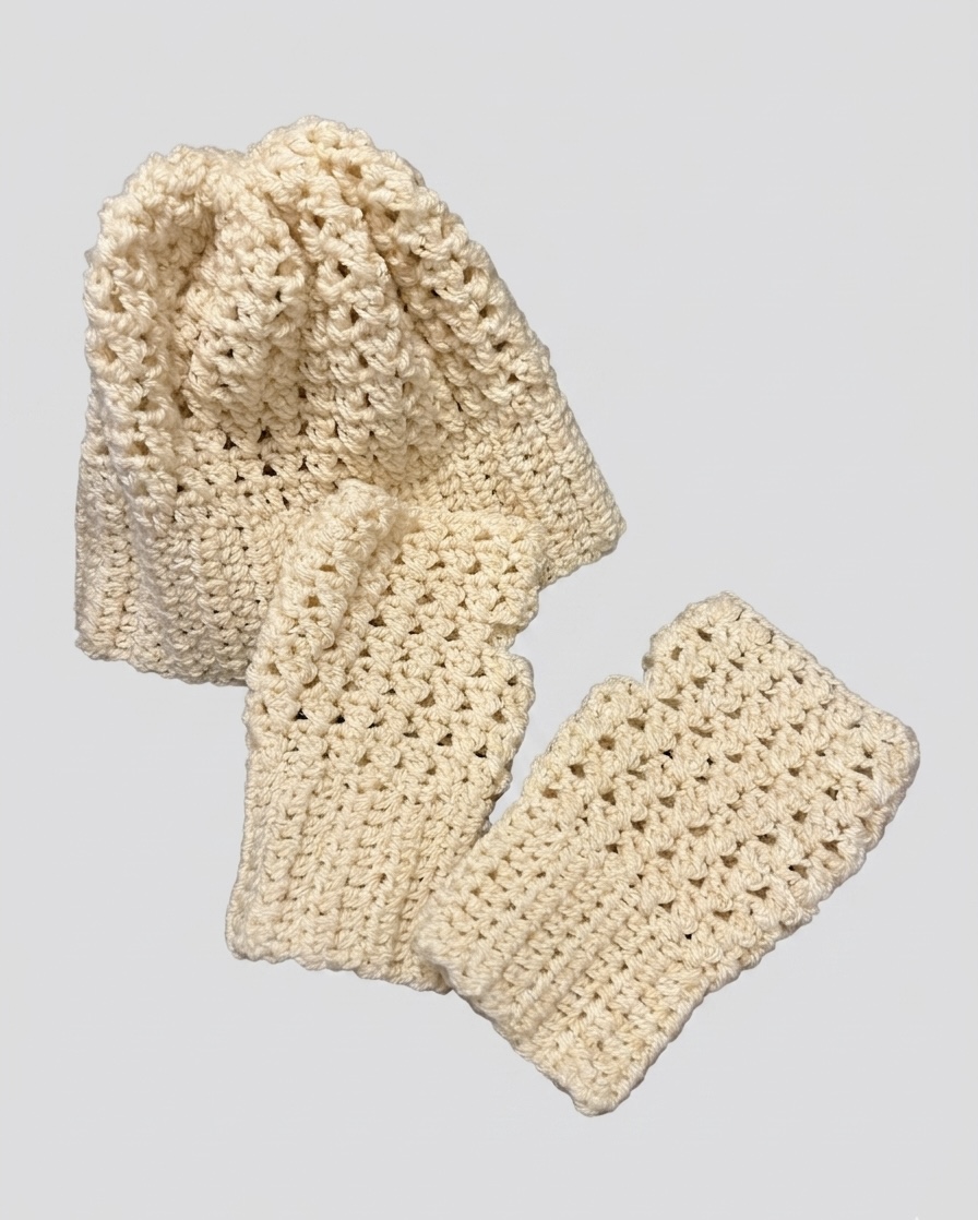 Set de gorro y guantes tejidos a crochet