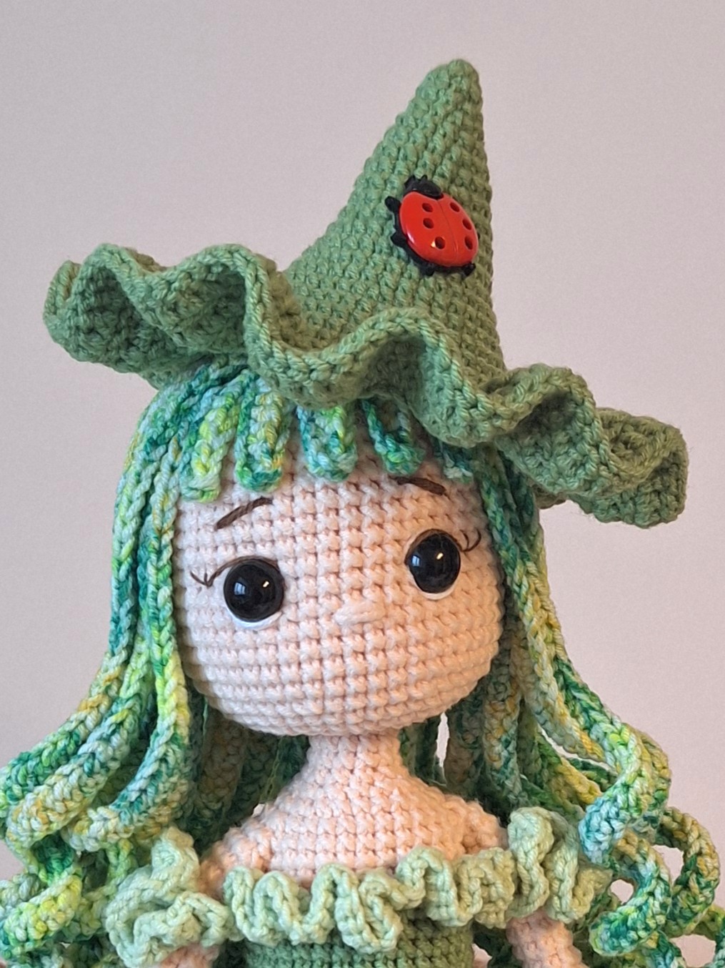 Lėlytė Miško Fėja nėrimo vąšeliu aprašymas