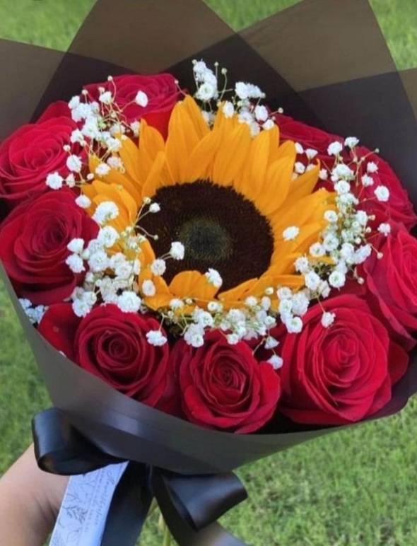 Buquê Girassol e Rosas Vermelhas