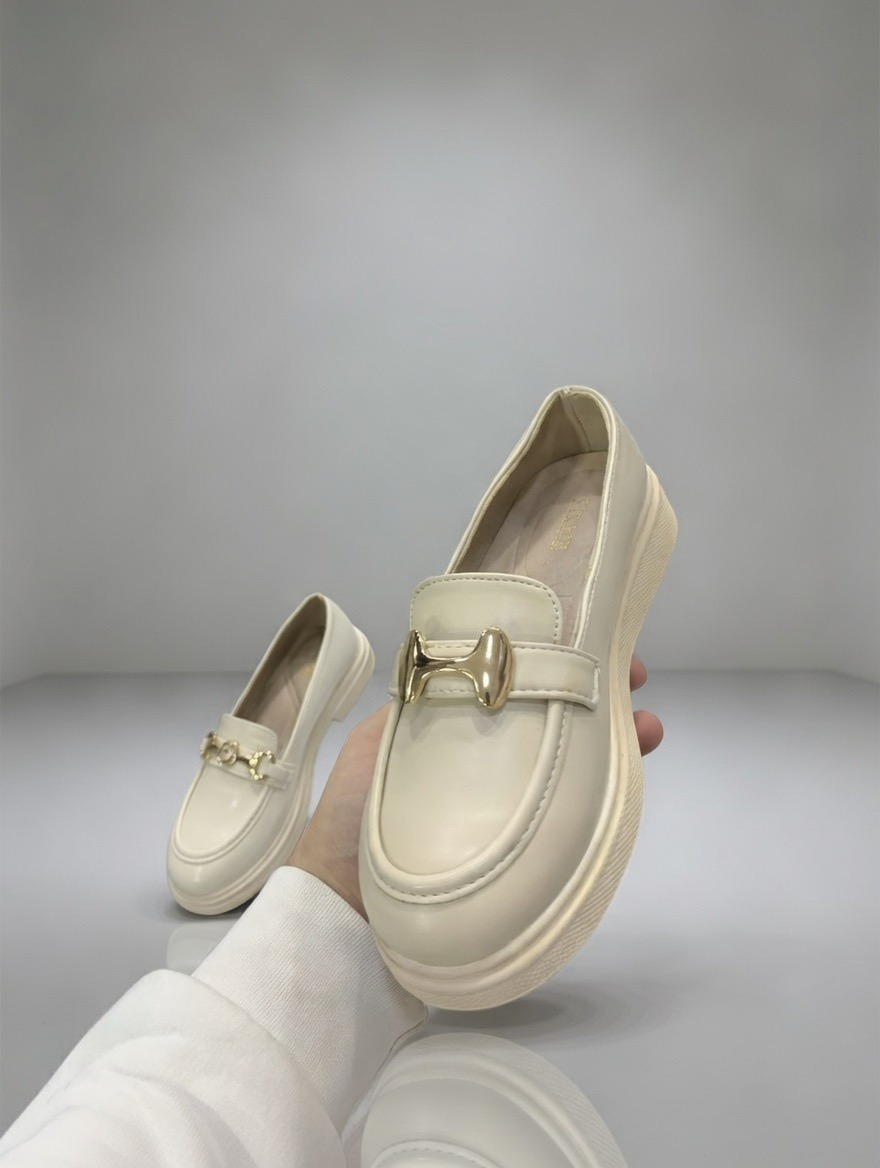 Mocassins en cuir beige