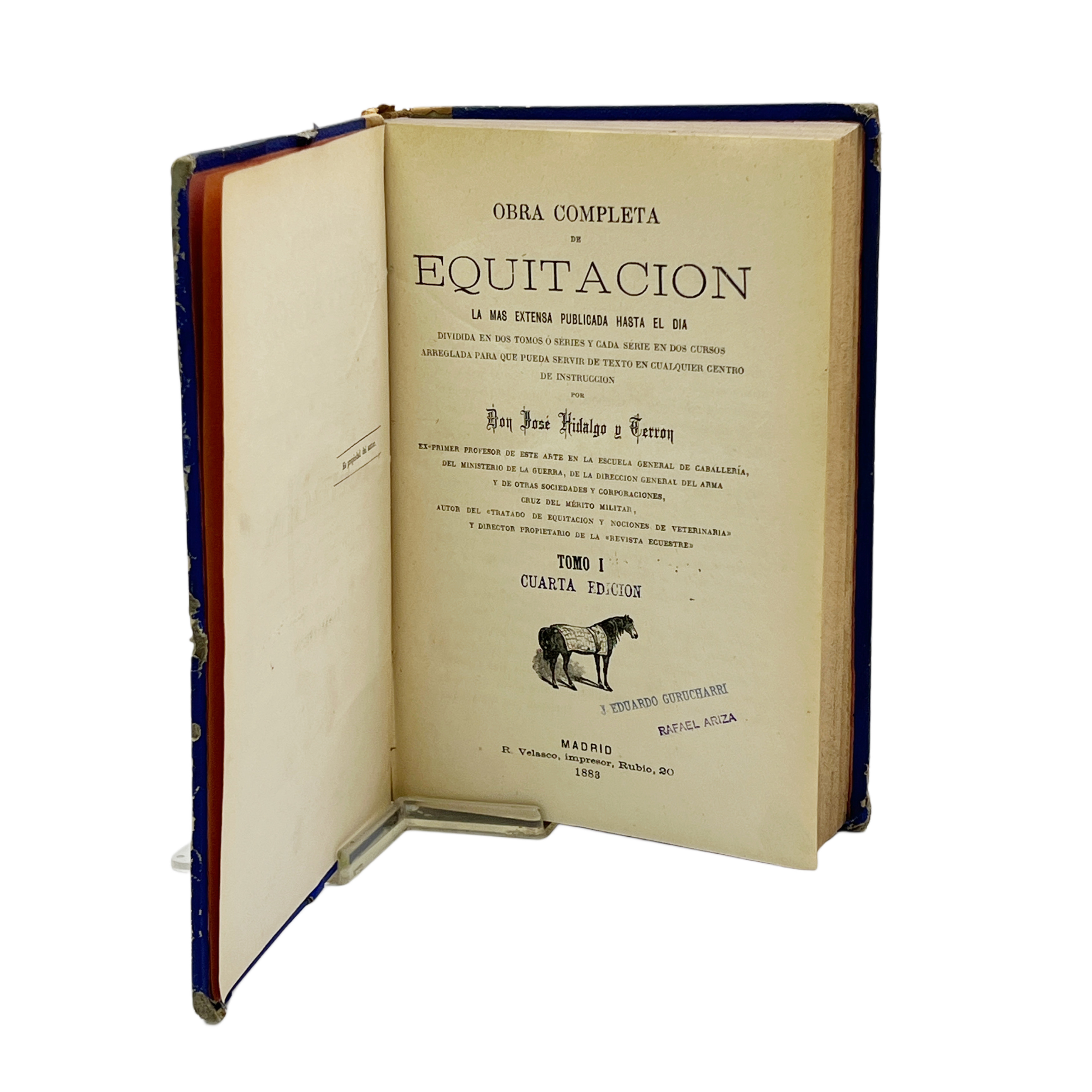 OBRA COMPLETA DE EQUITACIÓN. LA MÁS EXTENSA PUBLICADA HASTA EL DÍA, DIVIDIDA EN DOS TOMOS O SERIES Y CADA SERIE EN DOS CURSOS, ARREGLADA PARA QUE PUEDA SERVIR DE TEXTO EN CUALQUIER CENTRO DE INSTRUCCIÓN.