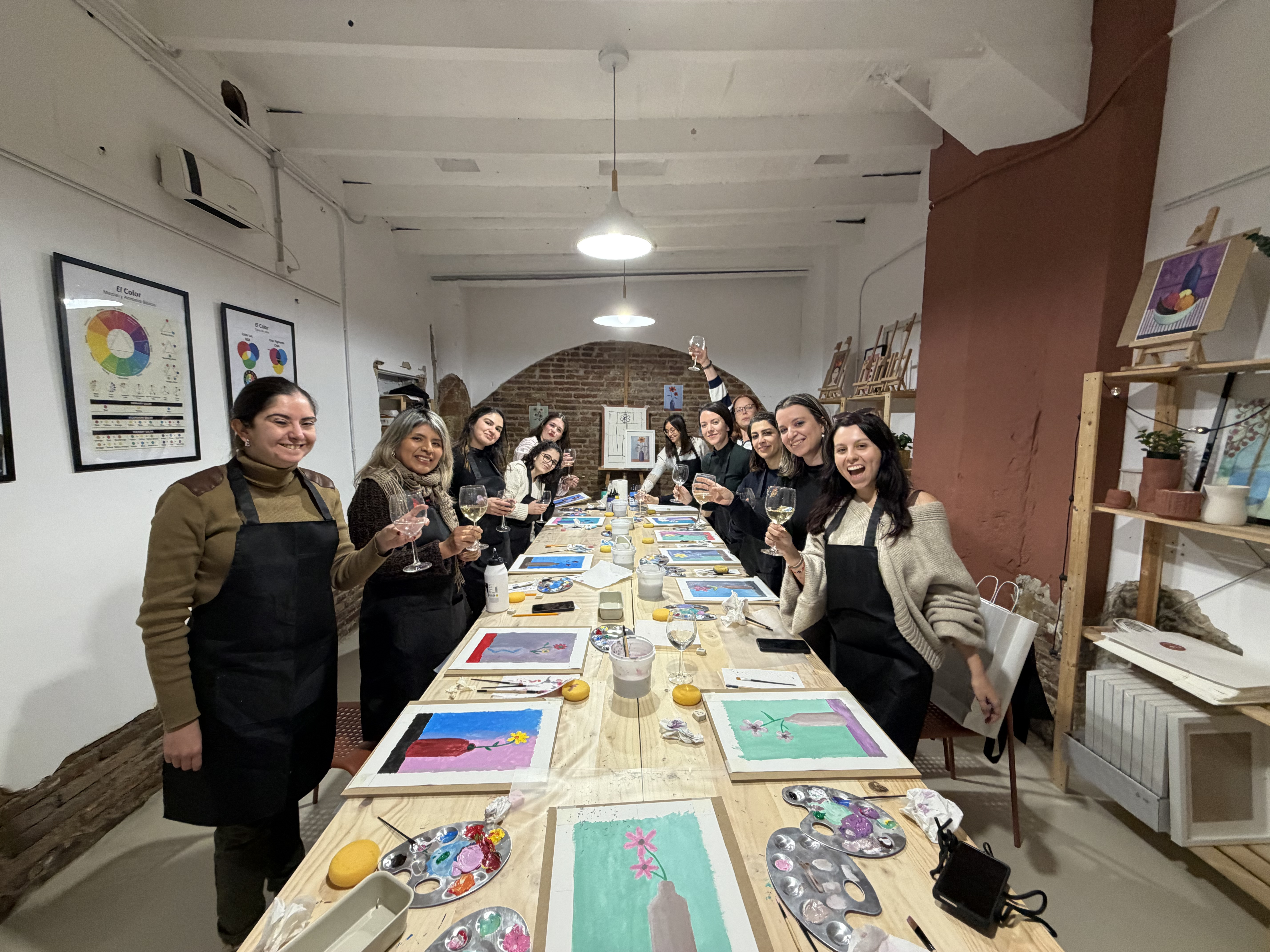 PINTURA Y VINO: Descubre tu creatividad