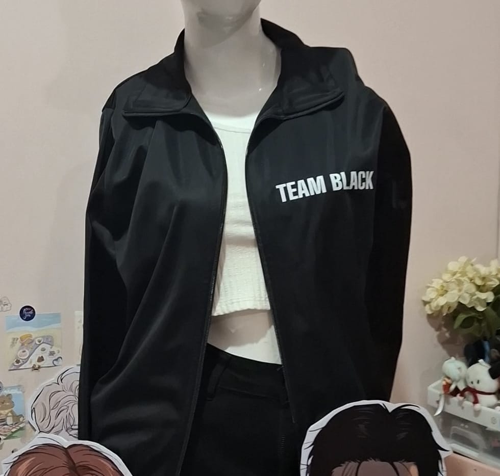 Chaqueta inspirada en el TEAM BLACK