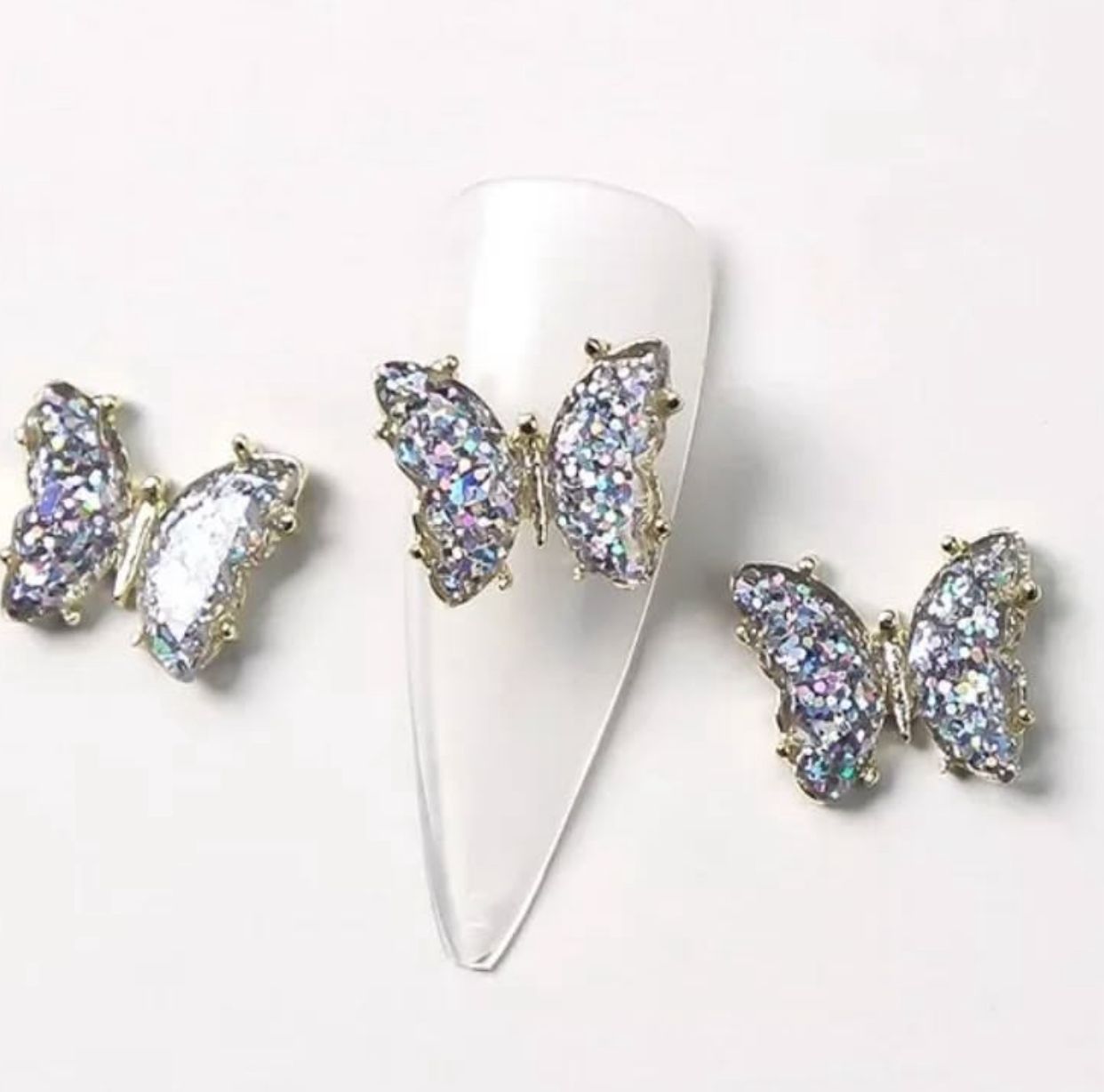 Decoraciones de uñas mariposa