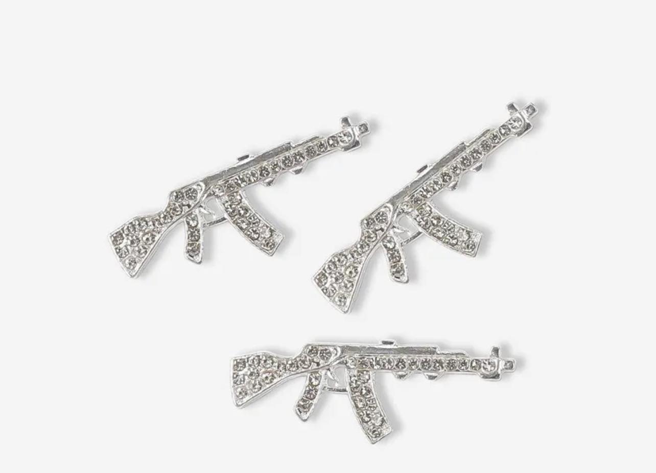 Rifle plateado con Strass