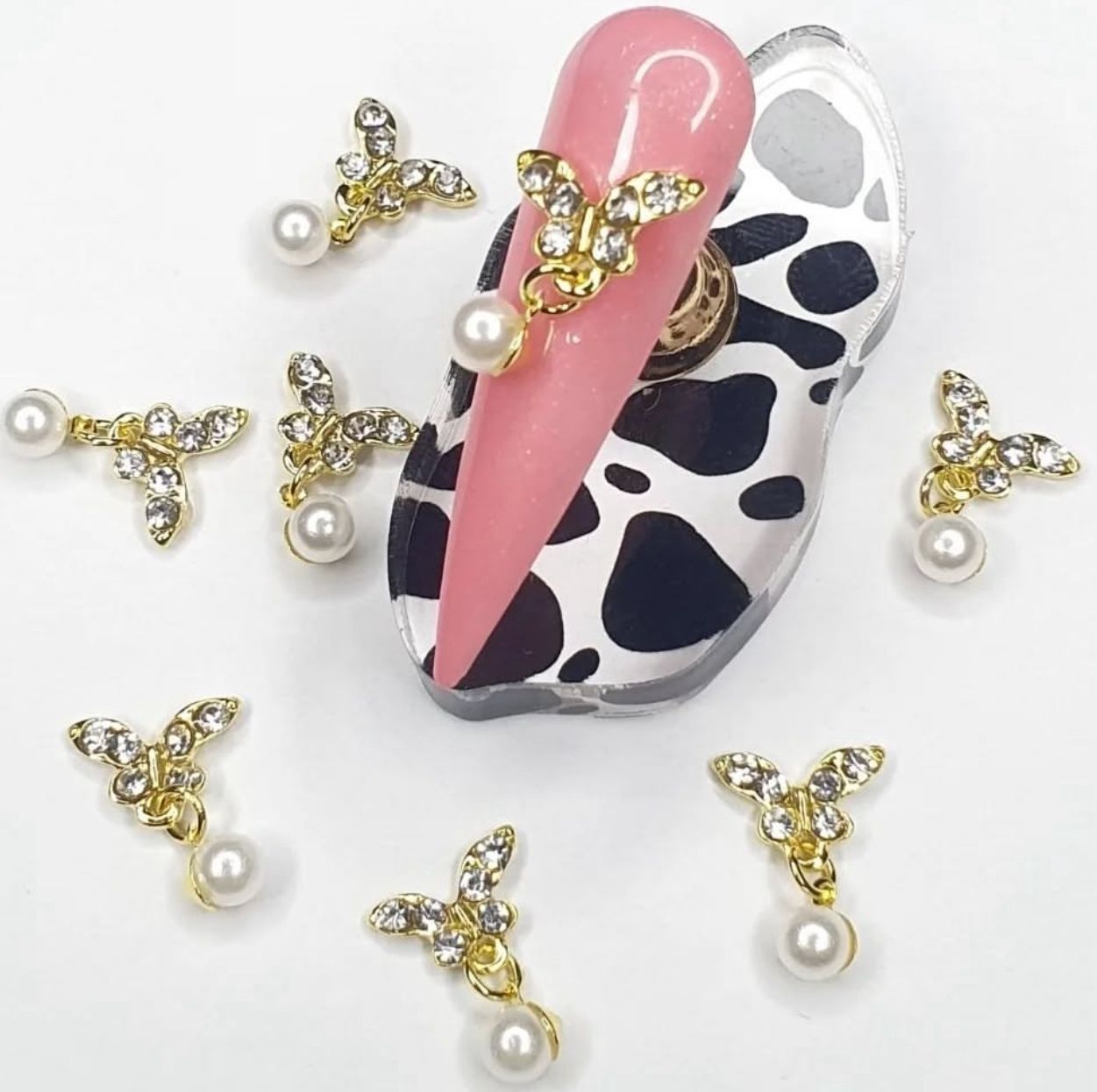 Mariposa dorada colgante