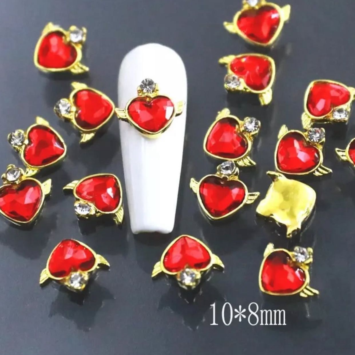 Decoración de uñas corazón rojo