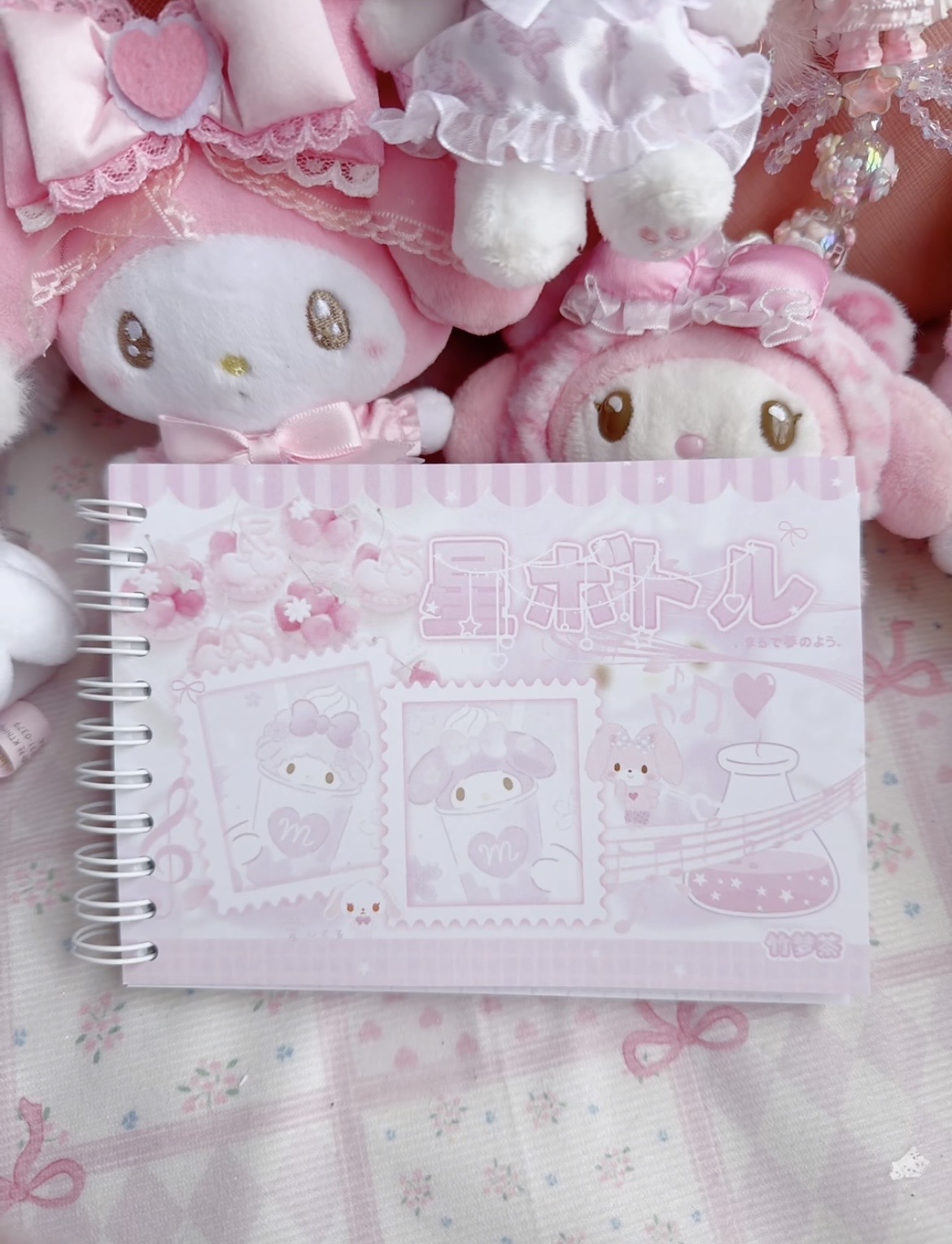 Pink character sticker book - 30 pages