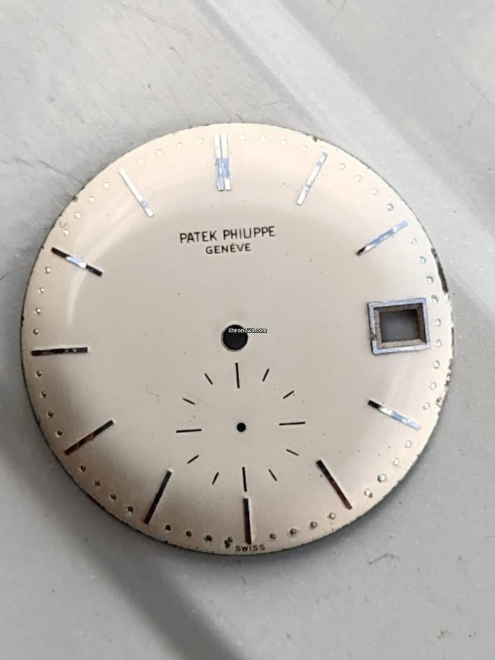 Patek Philippe Vintage Gold Round Dial 3445 with Date