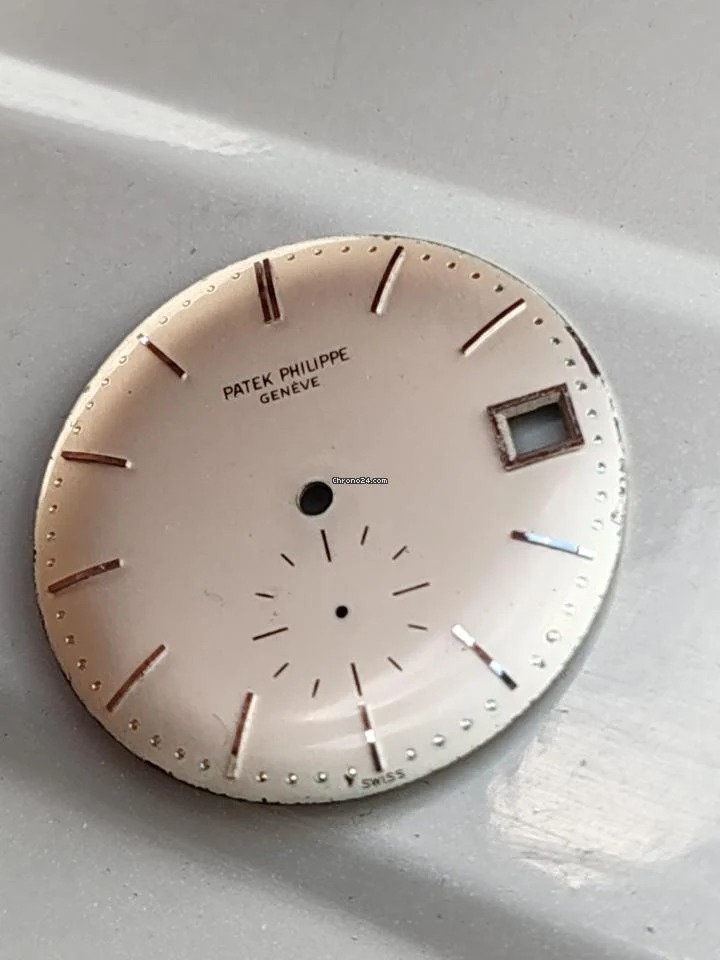 Patek Philippe Vintage Gold Round Dial 3445 with Date