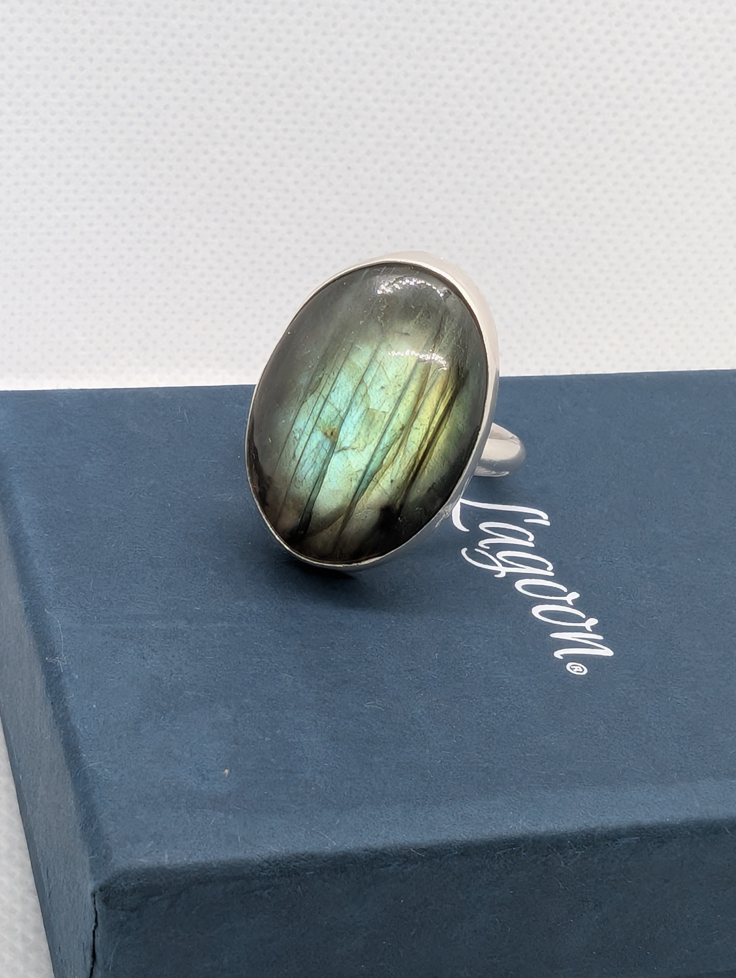 Large labradorite cabochon, set in sterling silver. Size M