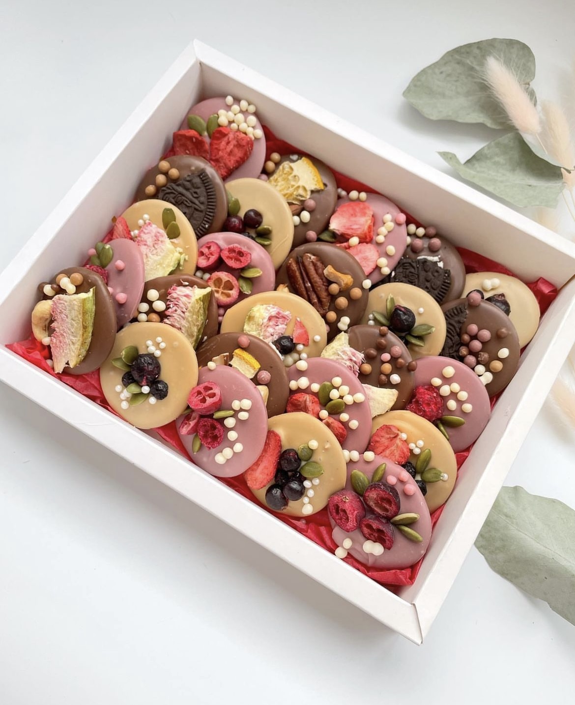 🌸 Premium Floral Chocolate Bites Box – Signature Collection
