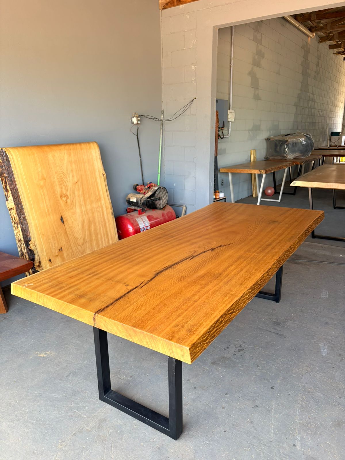 Mesa de Madeira Tatajuba Maciça  220x94