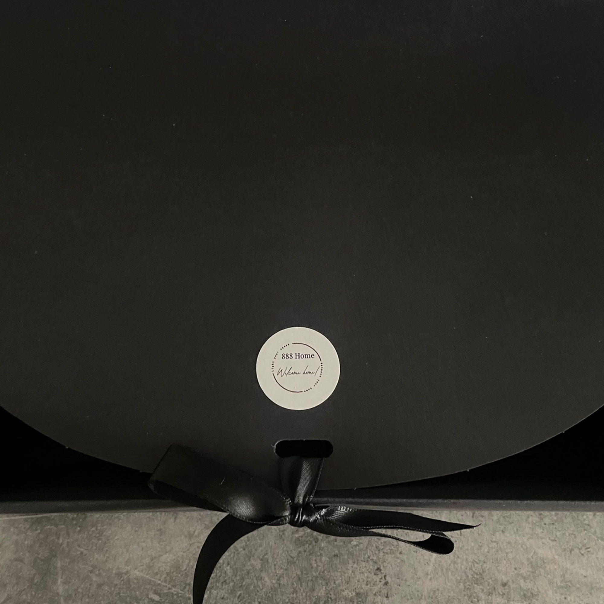 JUODA DOVANŲ DĖŽUTĖ