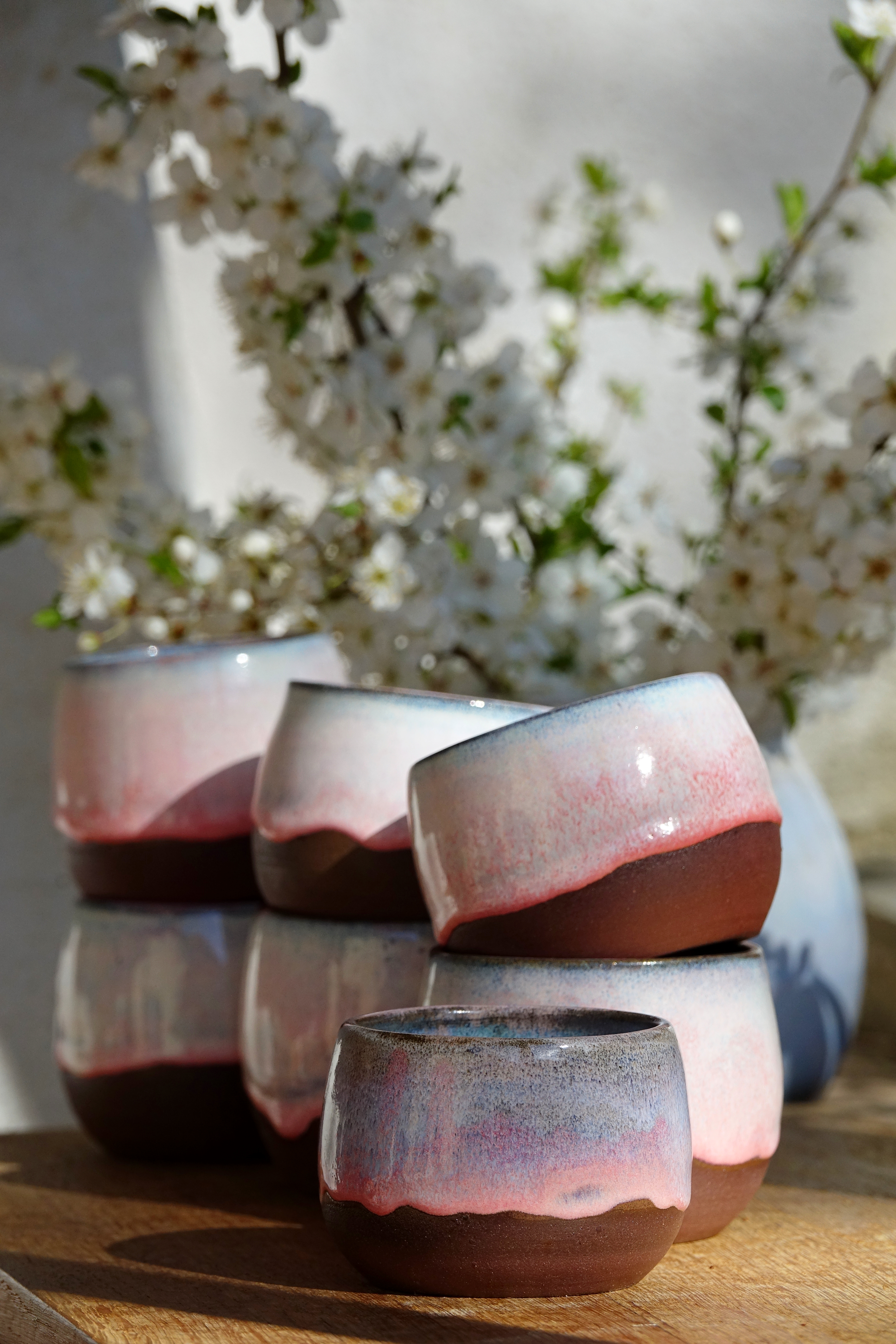 Dvoustěnné hrnečky bez ouška z tmavé kameniny