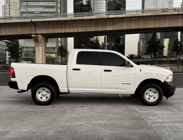 Dodge RAM 1500 Doble Cabina V6 4x2 2020