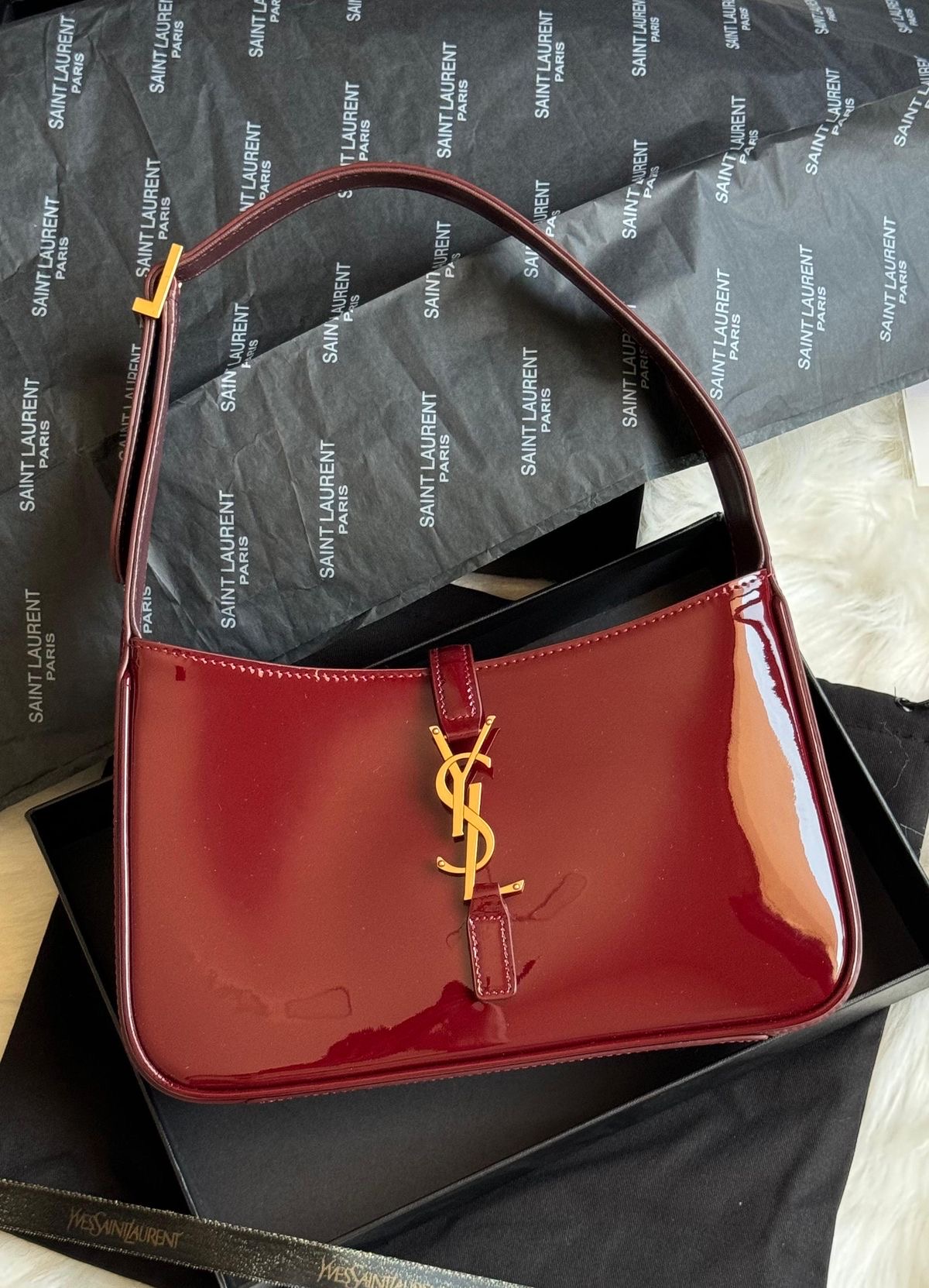 Sac YSL Le 5 à 7 – Cuir Verni