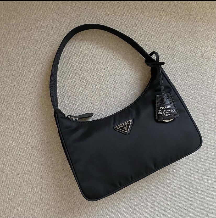 Prada Re-Edition 2000 – Nylon Noir