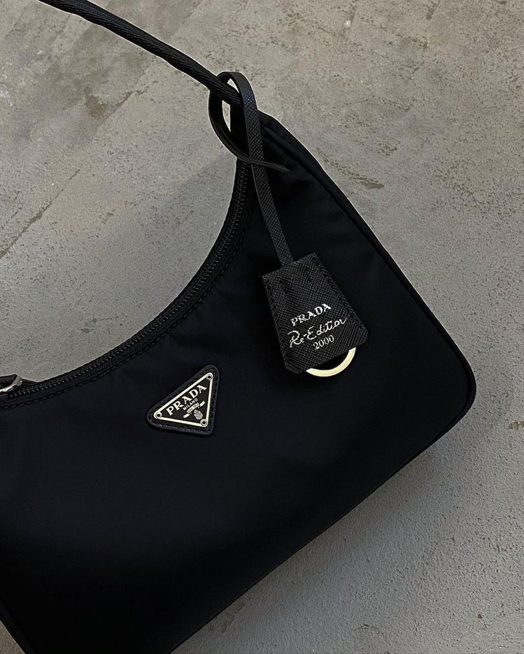 Prada Re-Edition 2000 – Nylon Noir