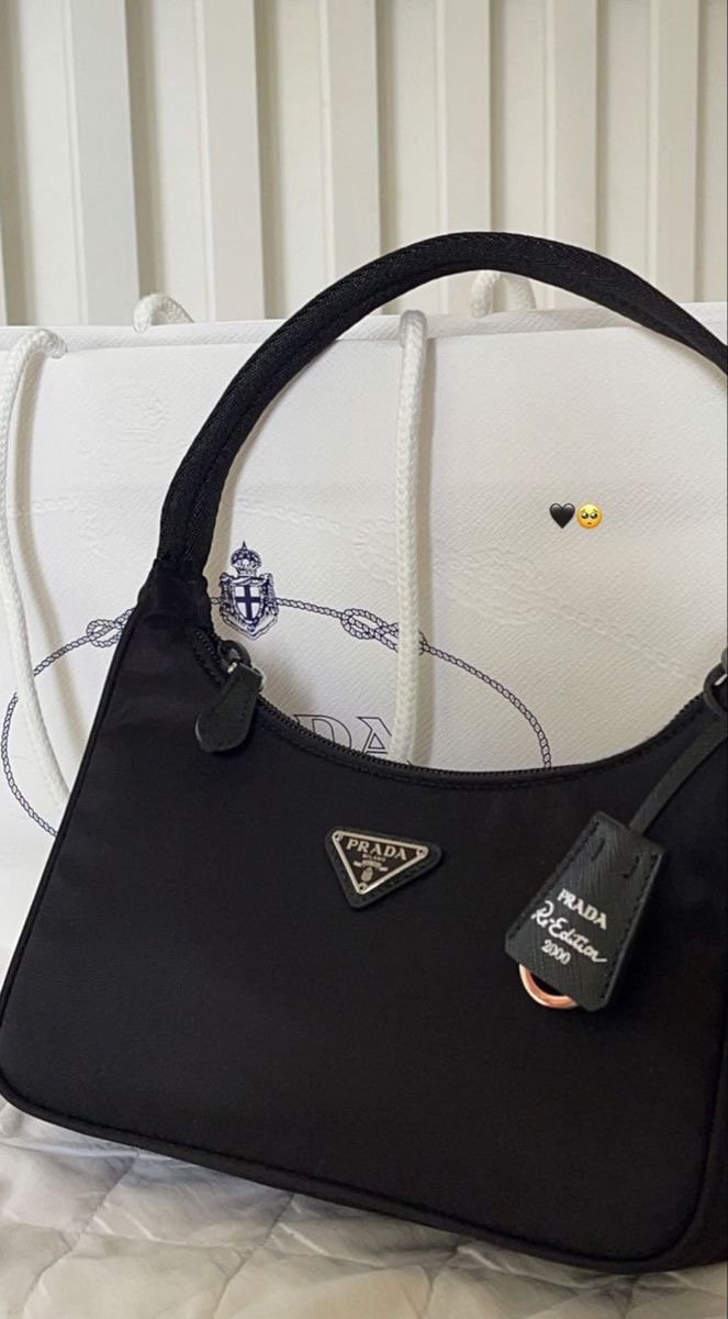 Prada Re-Edition 2000 – Nylon Noir