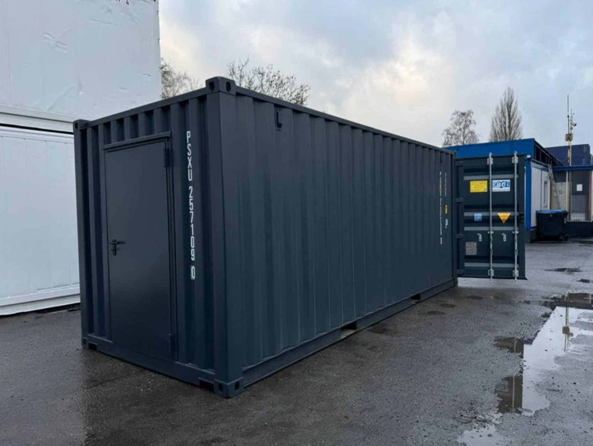 CONTENEDOR MARÍTIMO DE 20 PIES DE 3 PUERTAS 