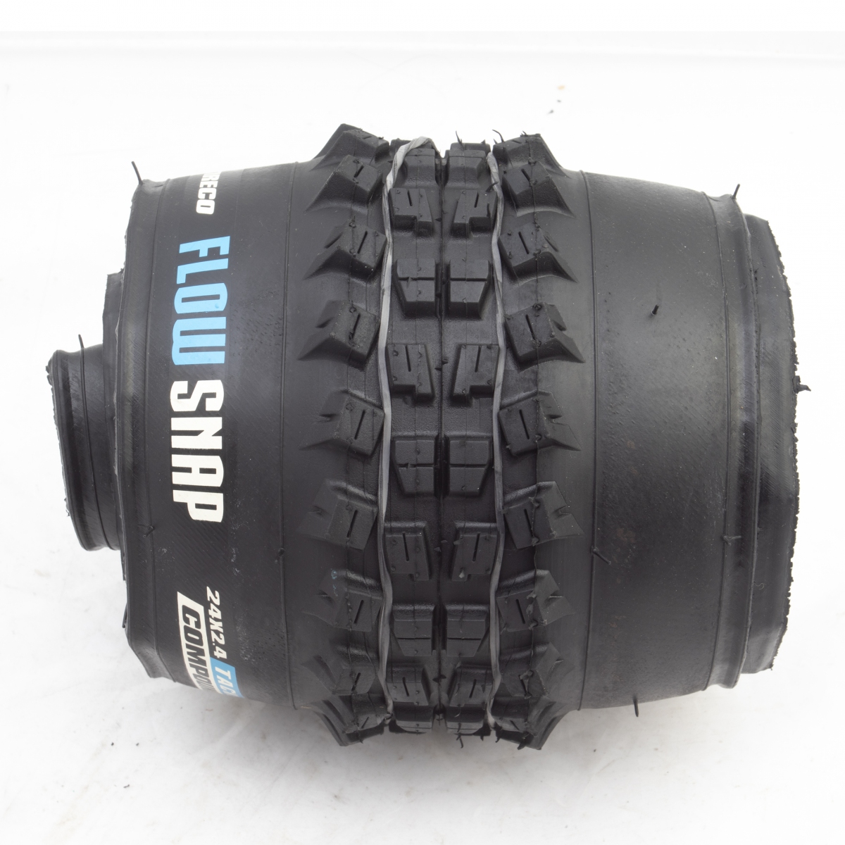 Vee TIRE Flow Snap 24x 2.40 