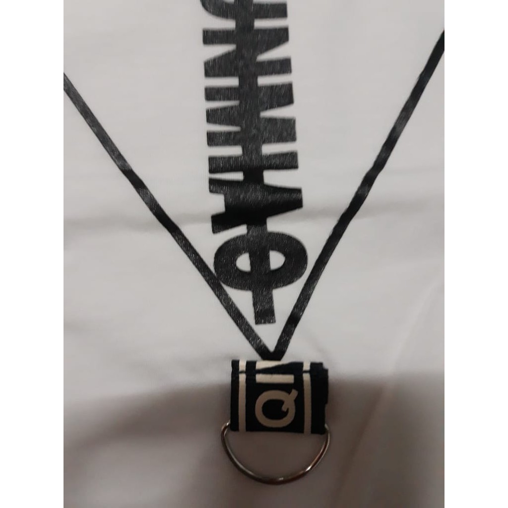 Kaos Unik Motif GUESS Kalung