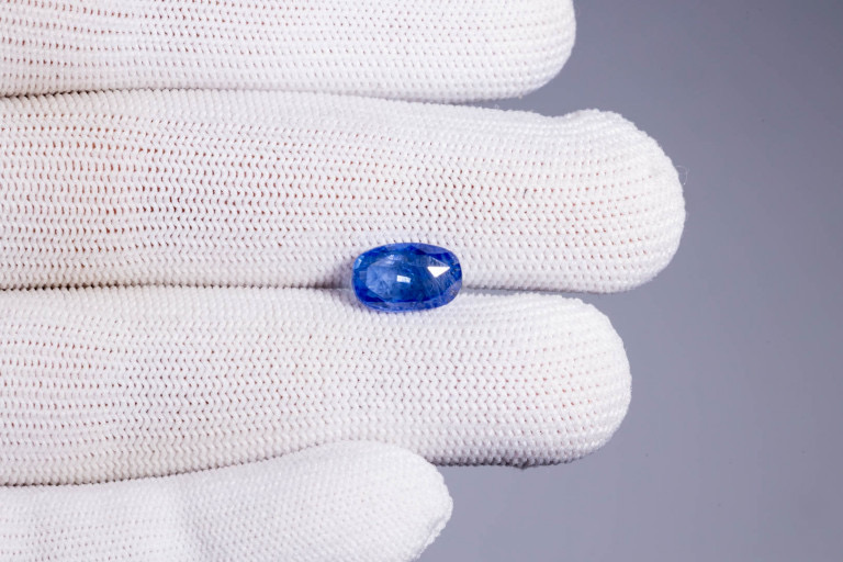 Natural Blue Sapphire (Neelam) – 5.08 Carats | Sri Lanka Origin | IGI Certified