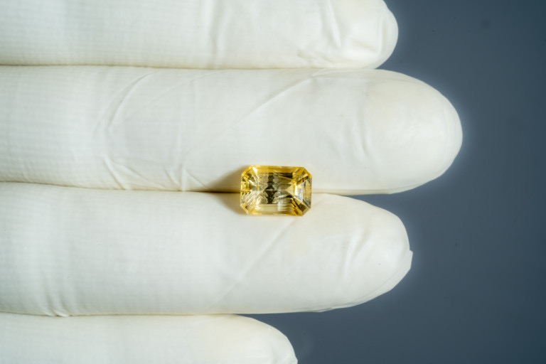 Natural Yellow Sapphire – 4.60 Carats (Certified)