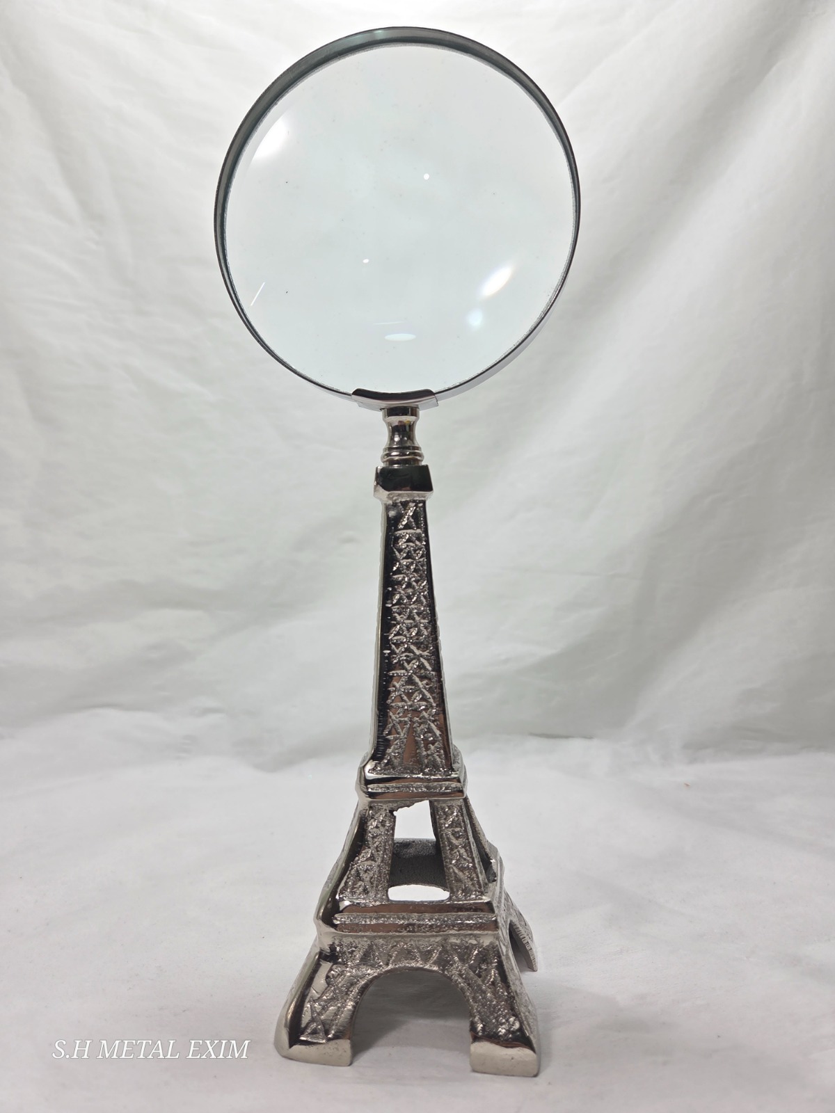 Eiffel Tower Magnifying Glass