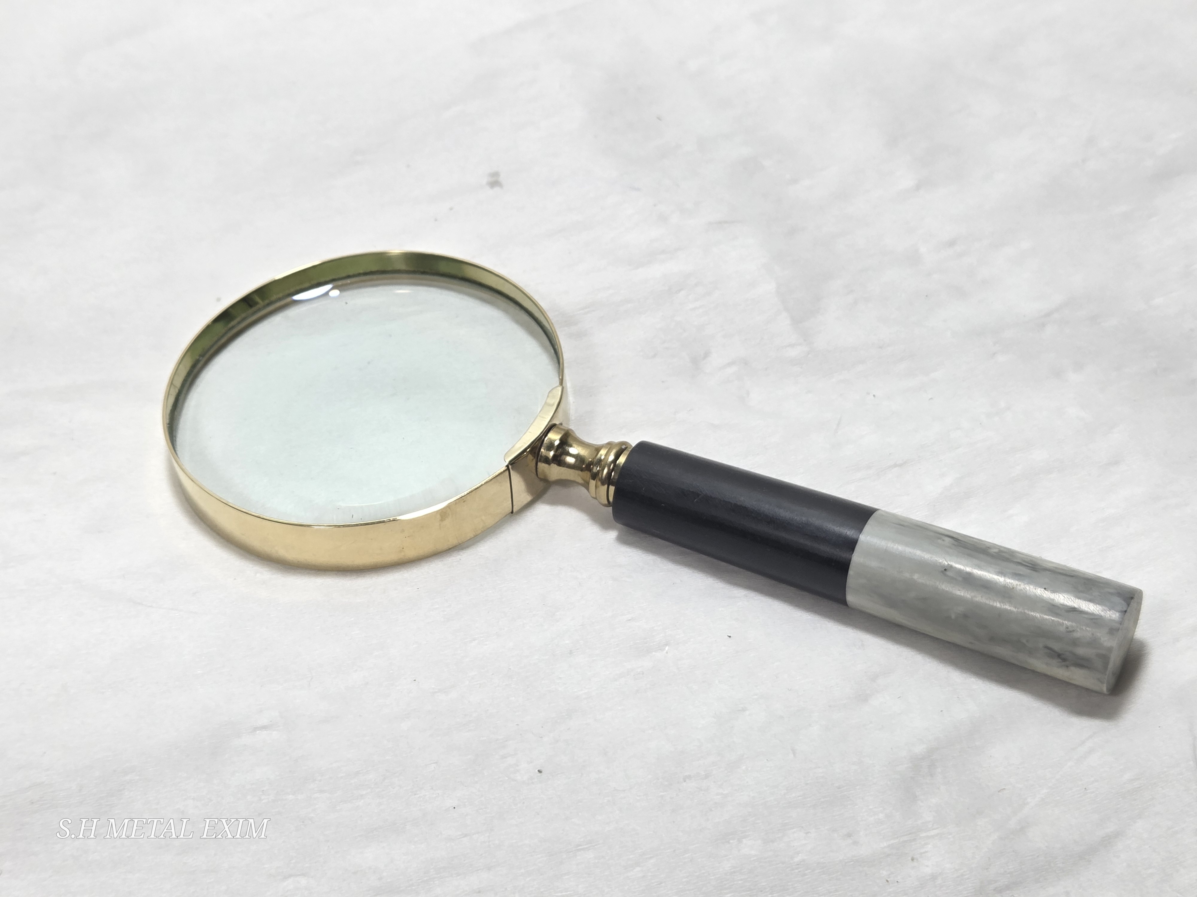Modern Classic Gold & Marble-Finish Magnifying Glass