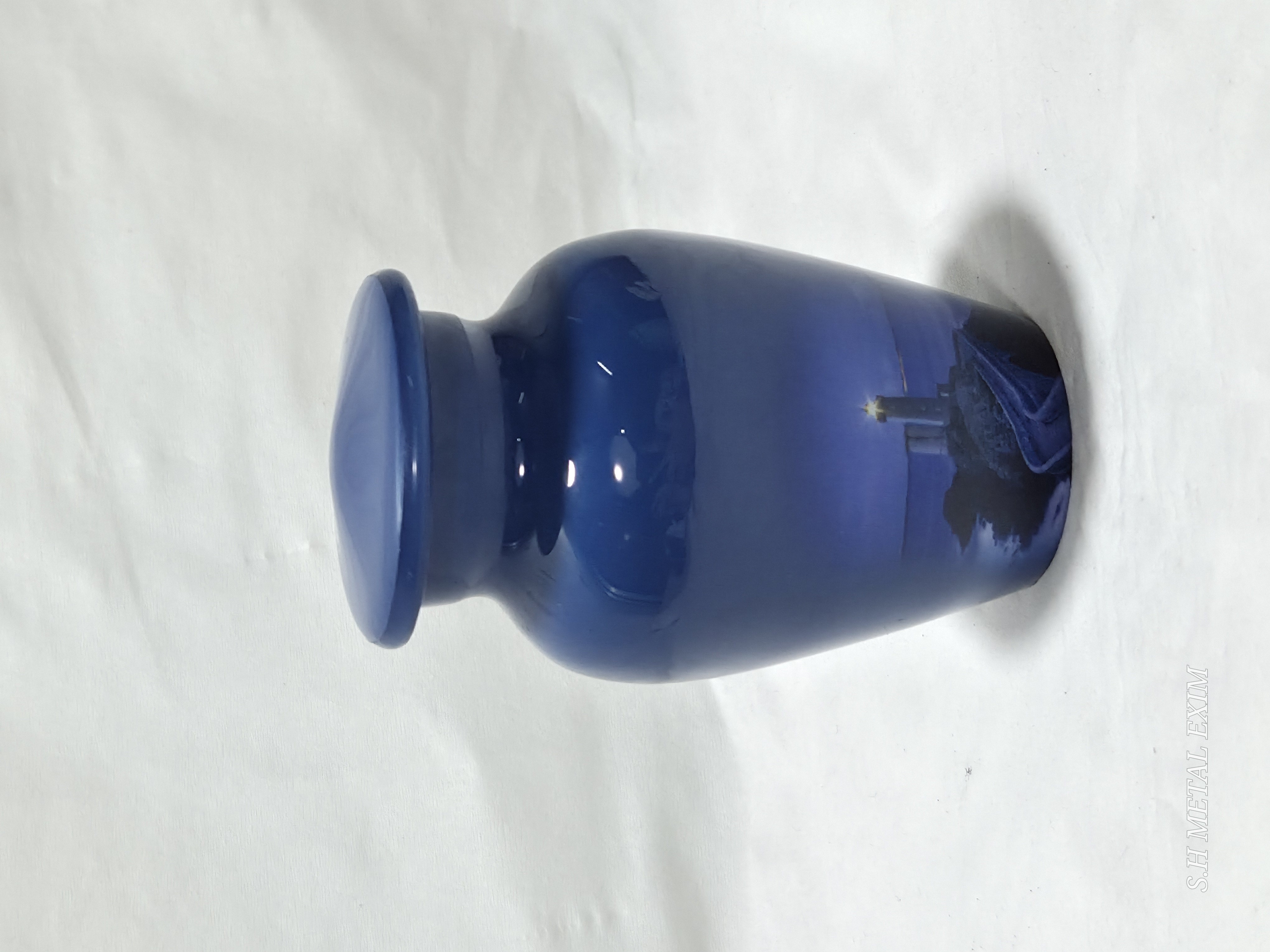 Guiding Light: The light house Urn