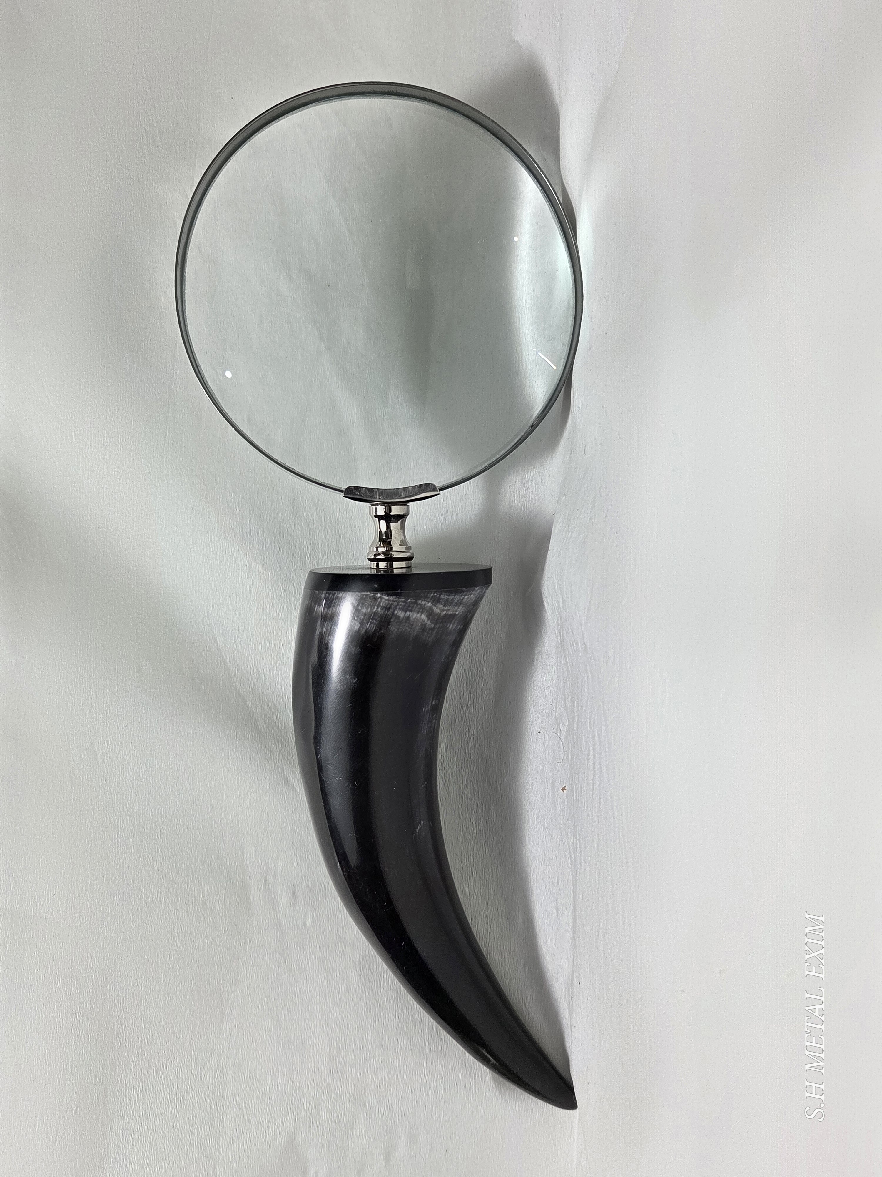 Sophisticated Black Horn Handle Magnifying Glass