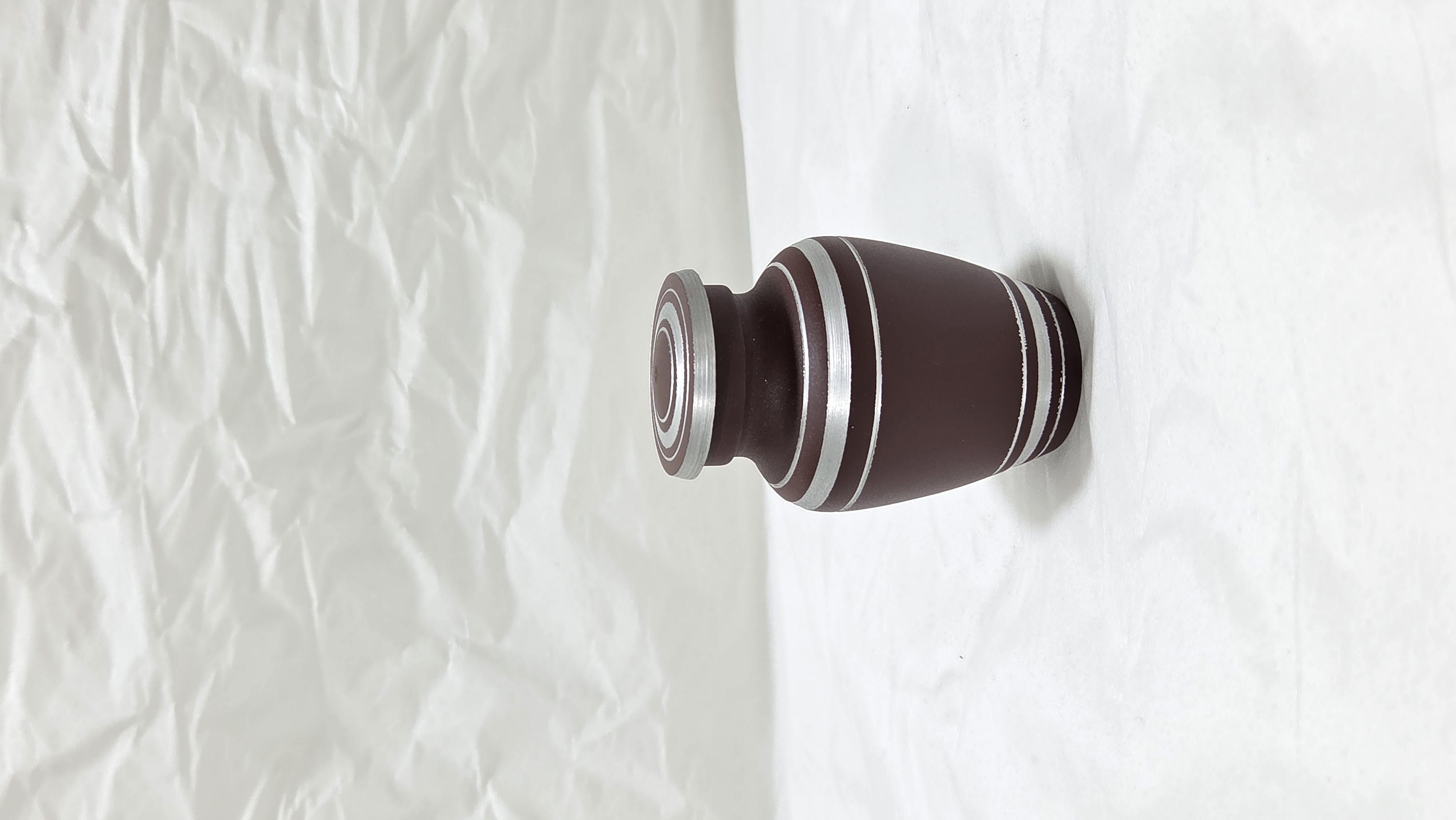 The Classic Maroon Keeksake Urn