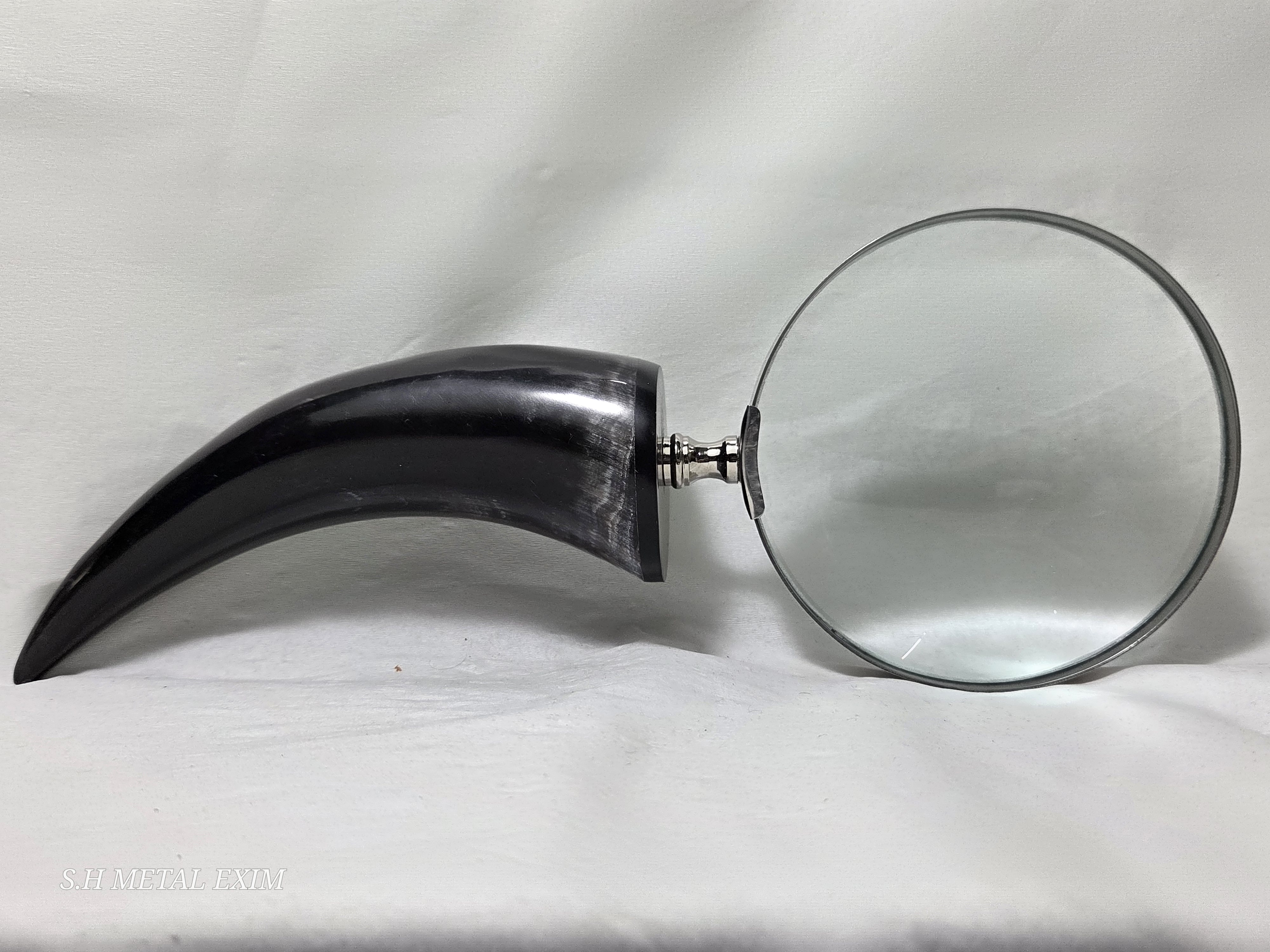 Sophisticated Black Horn Handle Magnifying Glass