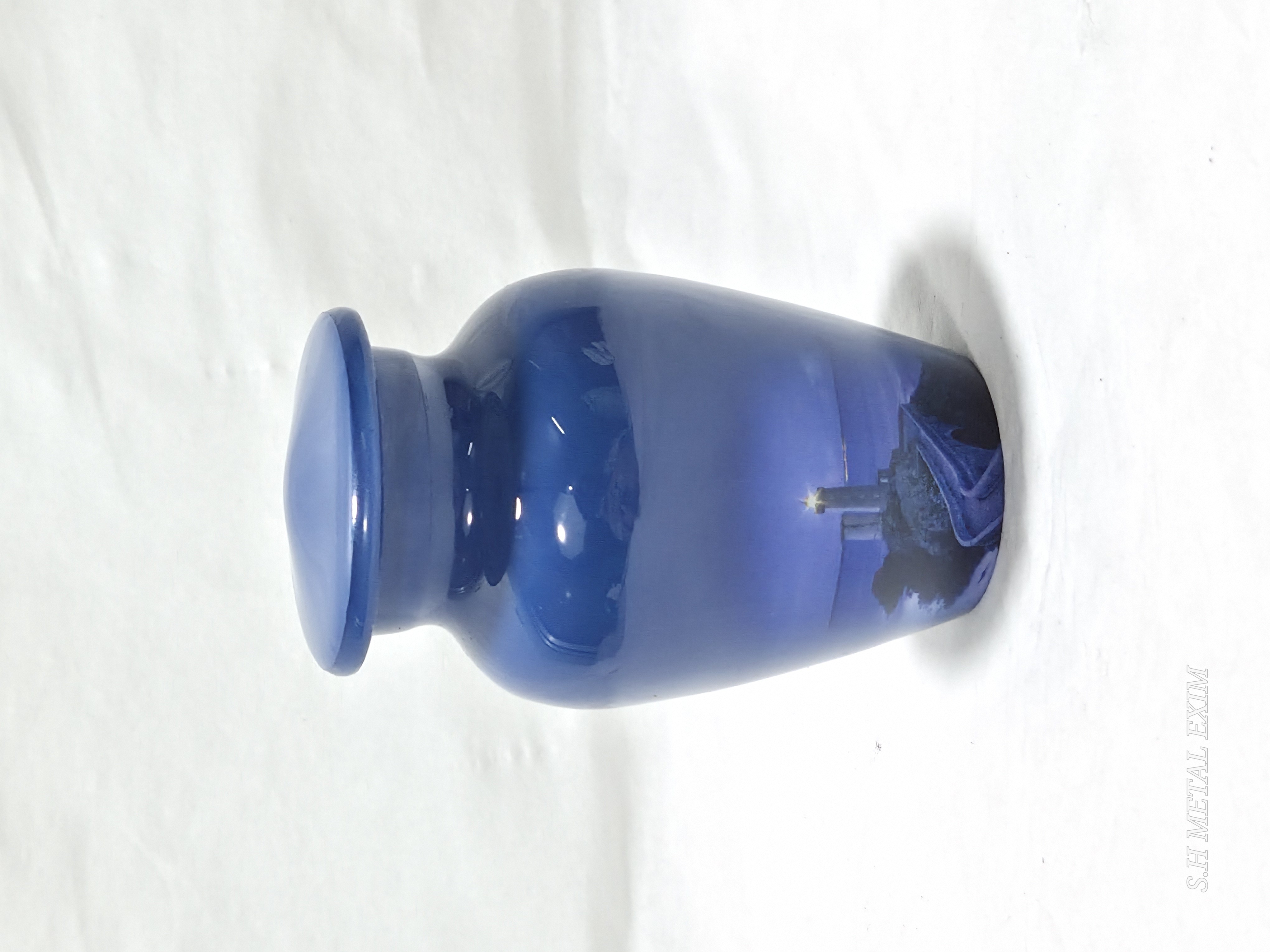 Guiding Light: The light house Urn