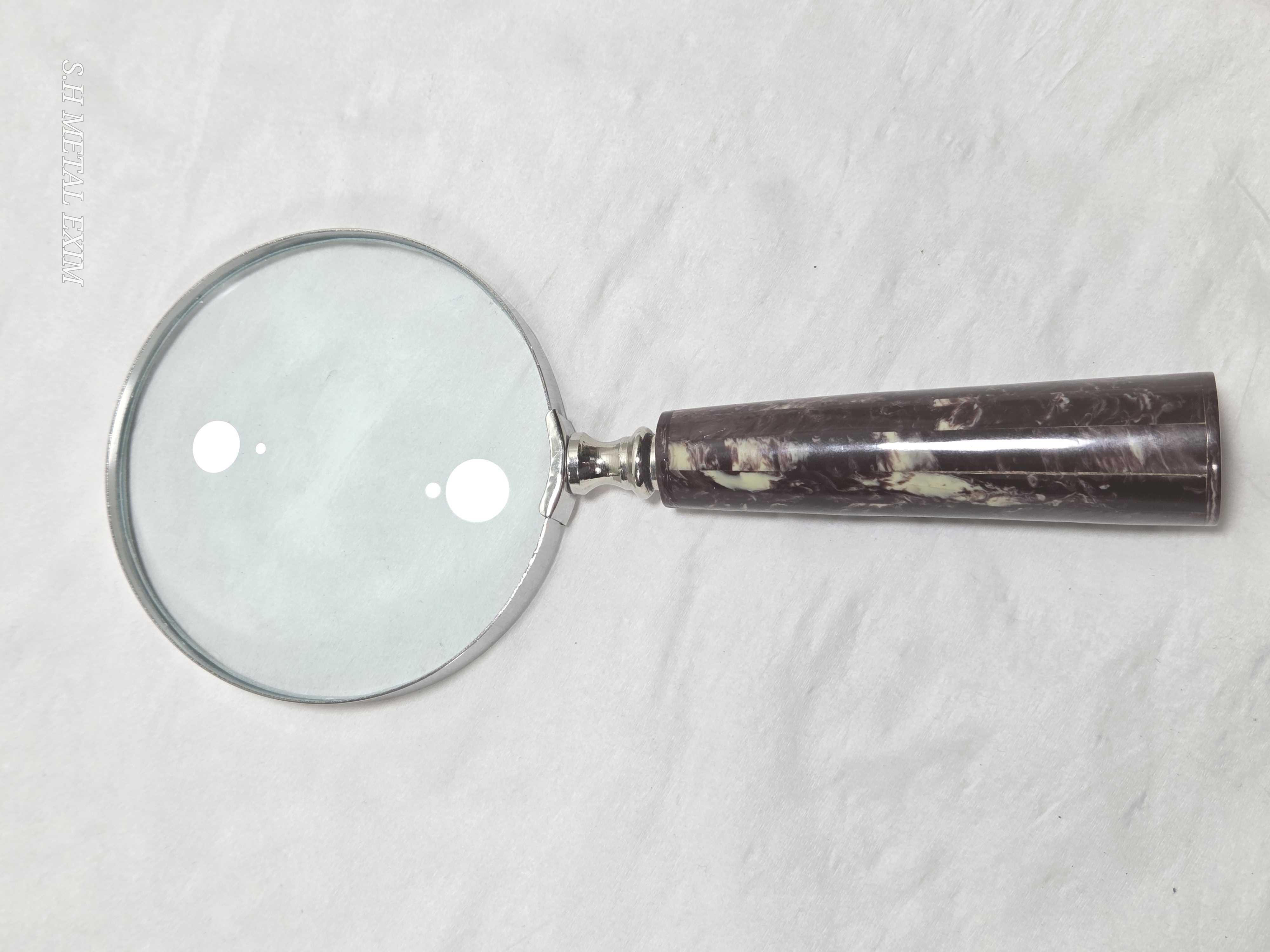 A tribute to the golden age of discovery magnifying glass