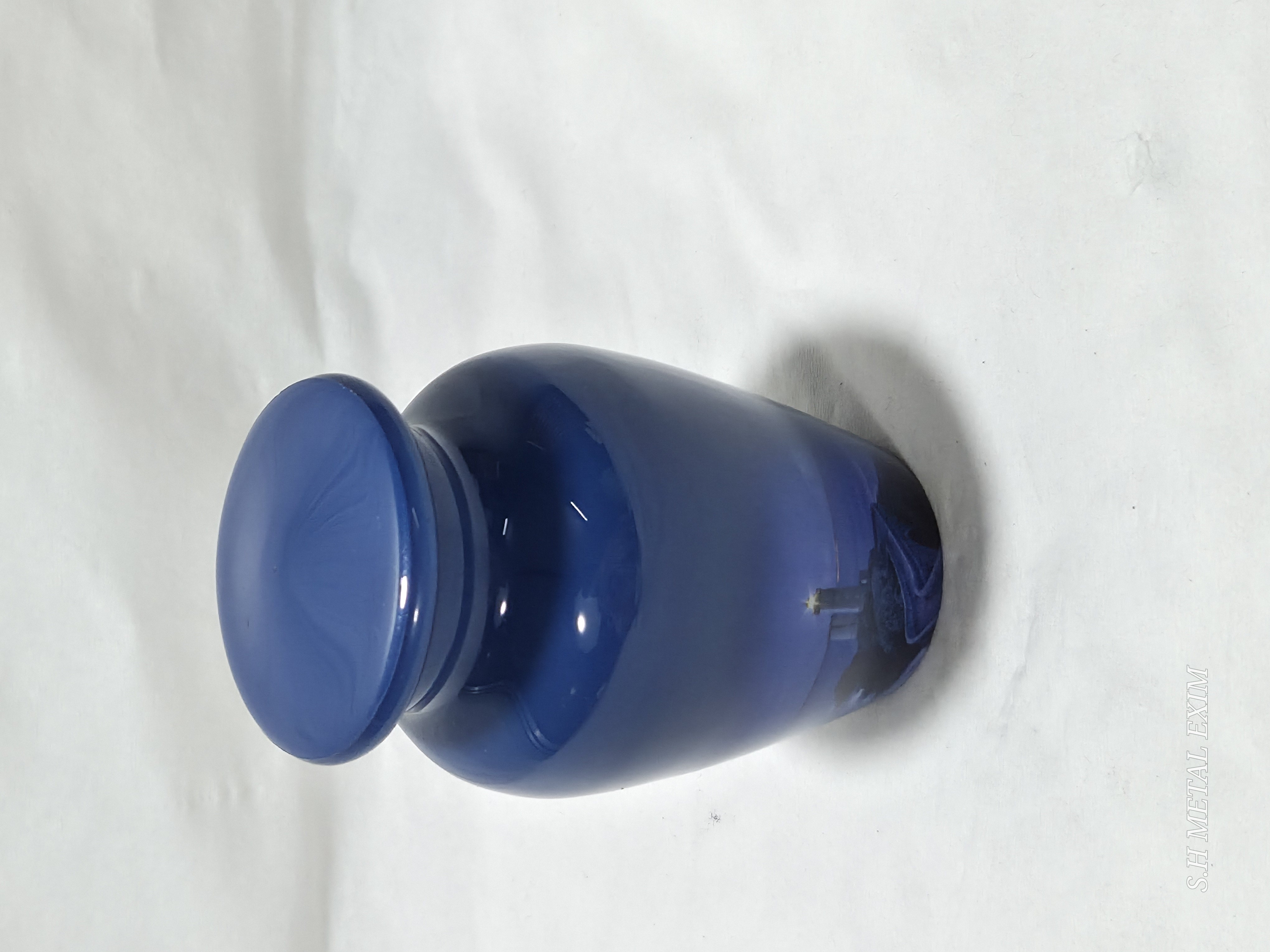 Guiding Light: The light house Urn