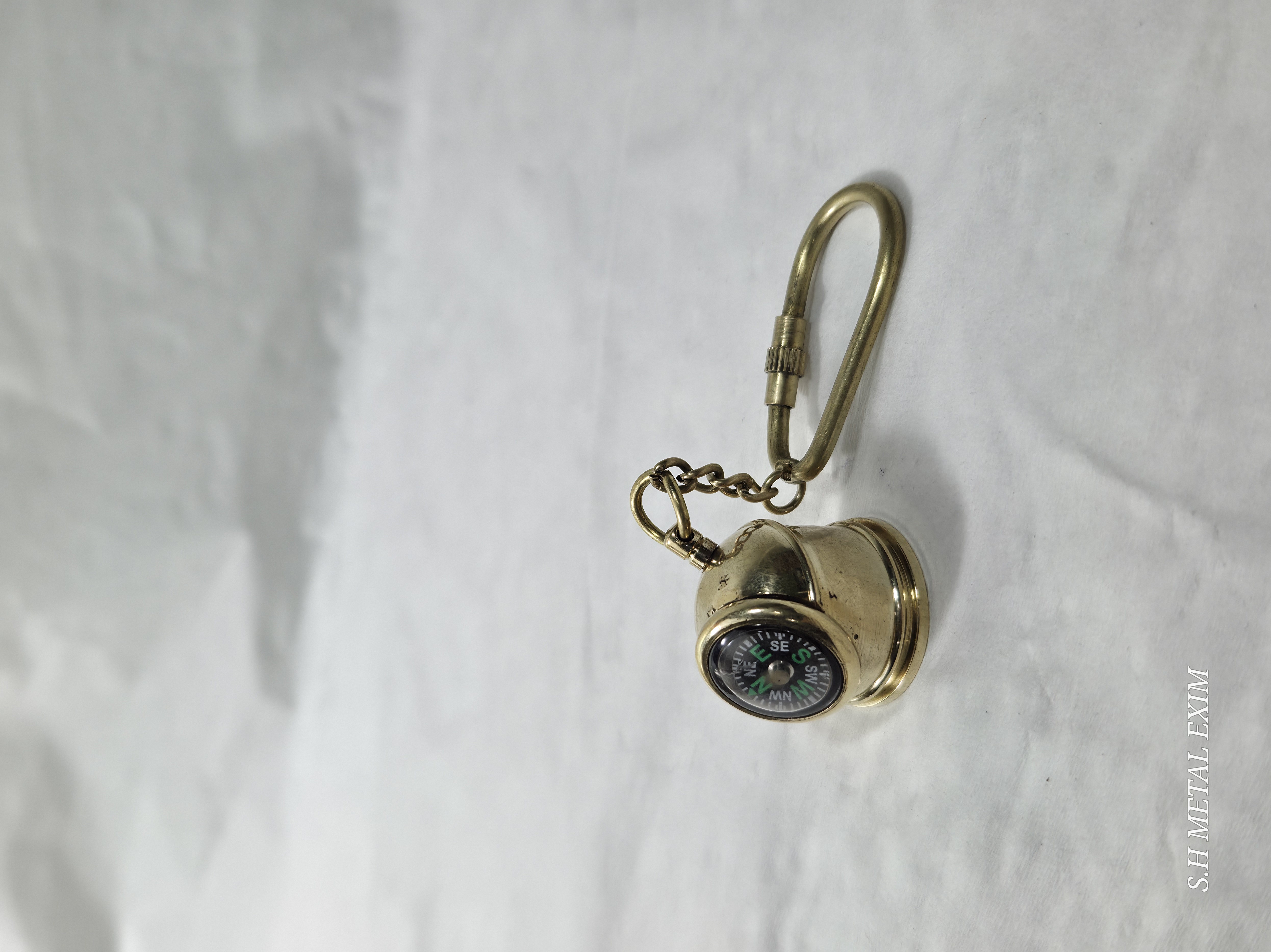 Vintage Compass Keychain – Antique Brass Explorer Navigation Charm