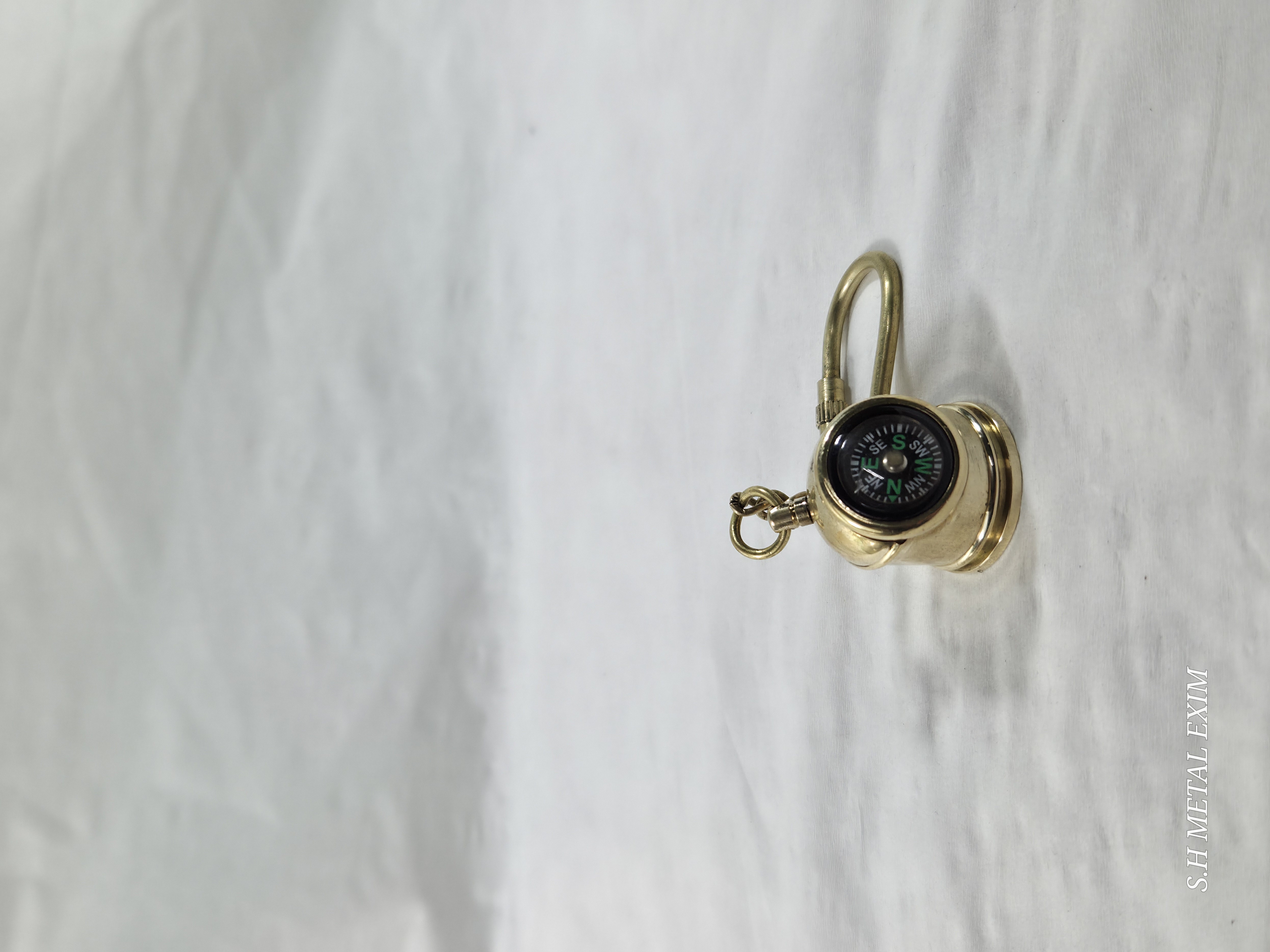 Vintage Compass Keychain – Antique Brass Explorer Navigation Charm