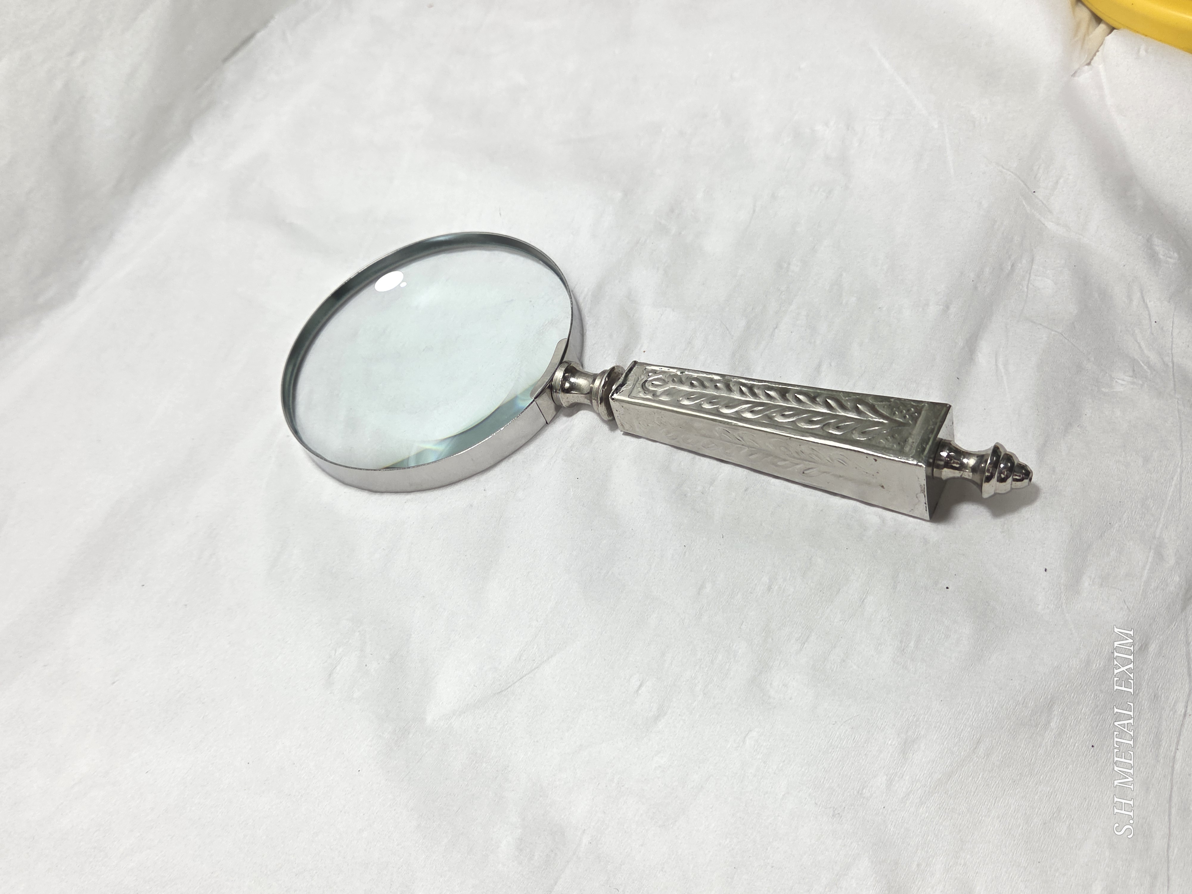 Antique Engraved Handle Magnifying Glass for Classic Study Décor