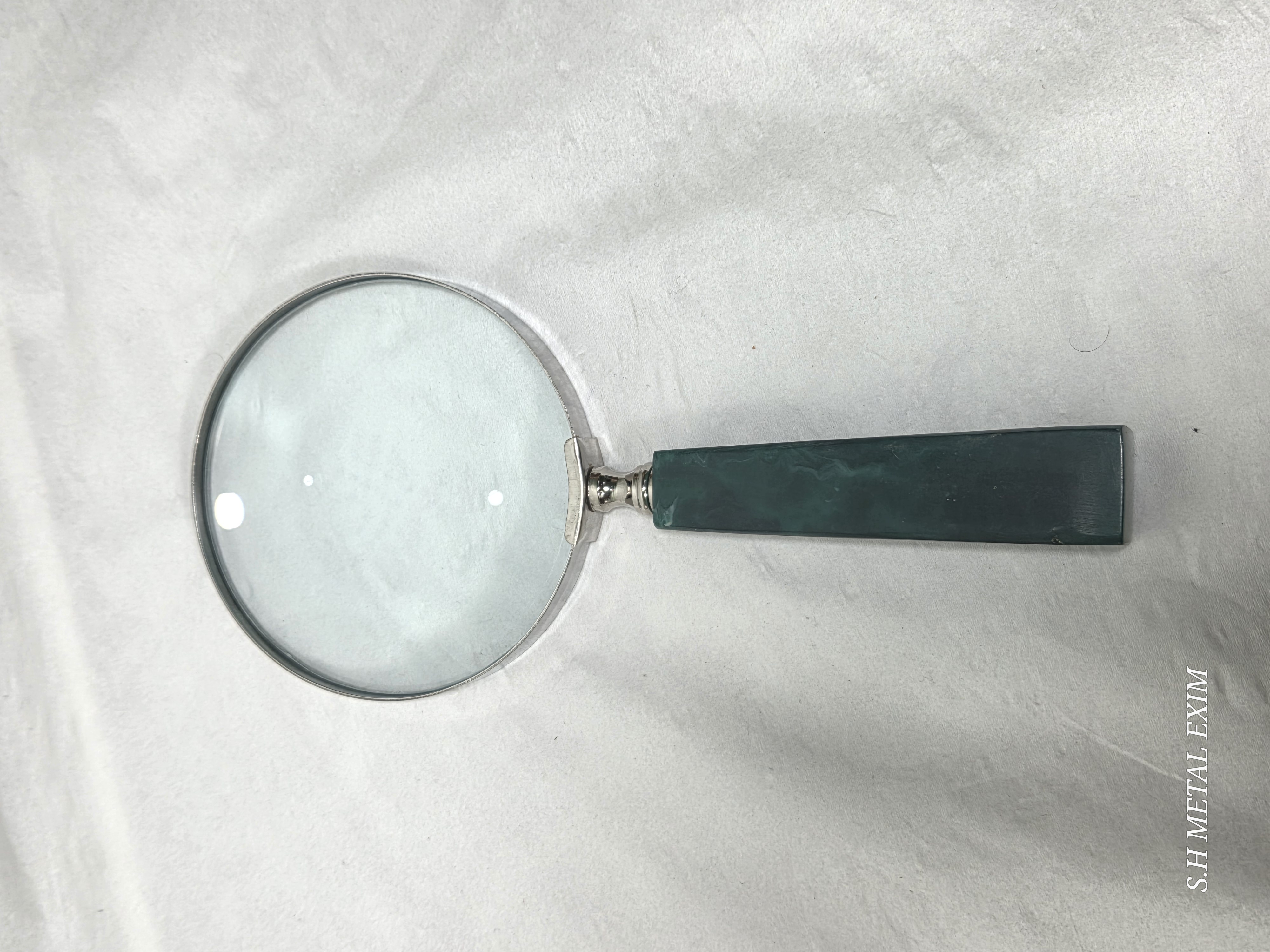 A World of Wonders: The Scholar’s Gilded Herbarium and Jadeite Magnifier