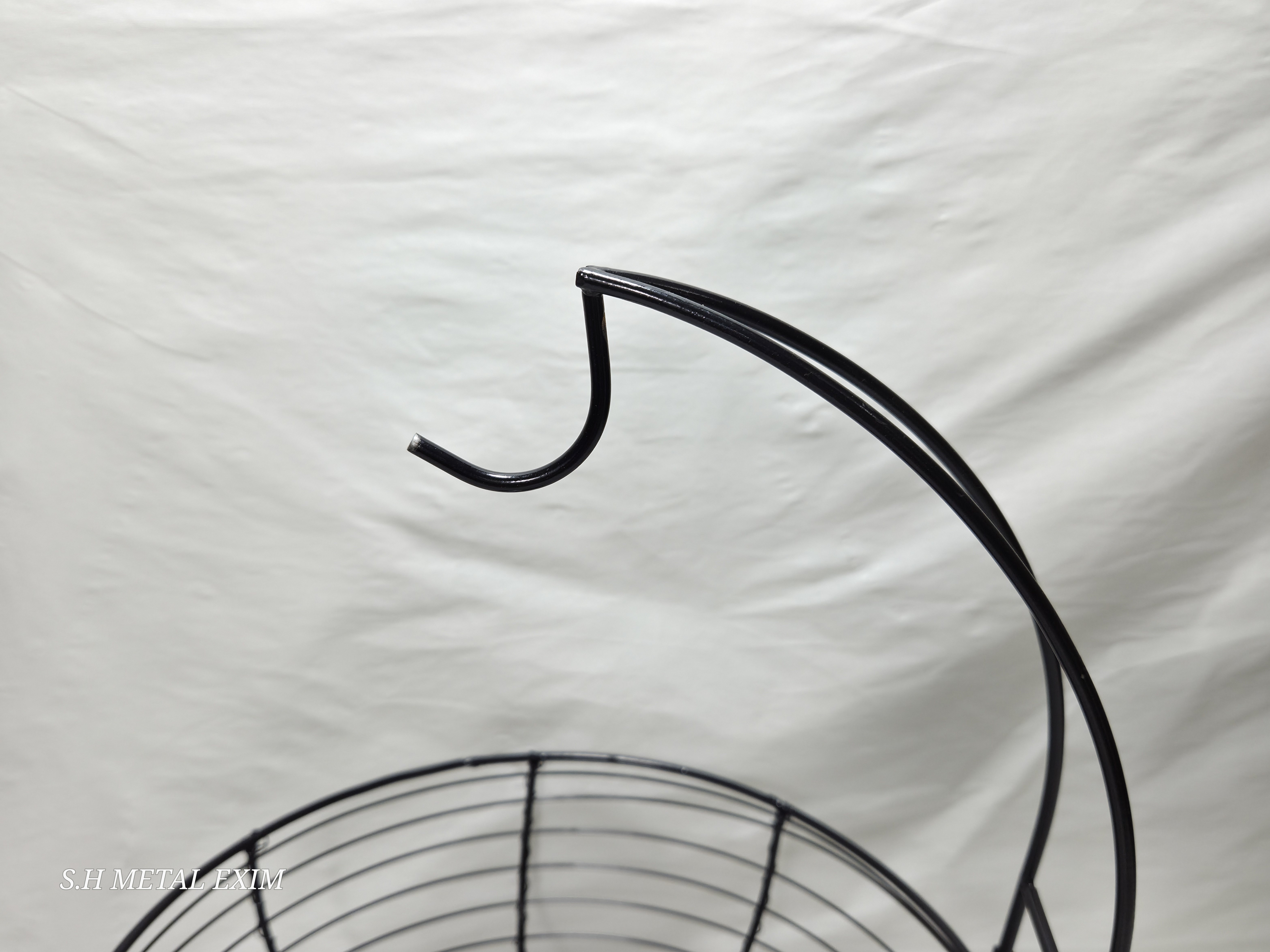 Metal Wire Fruit Basket with Banana Hanger