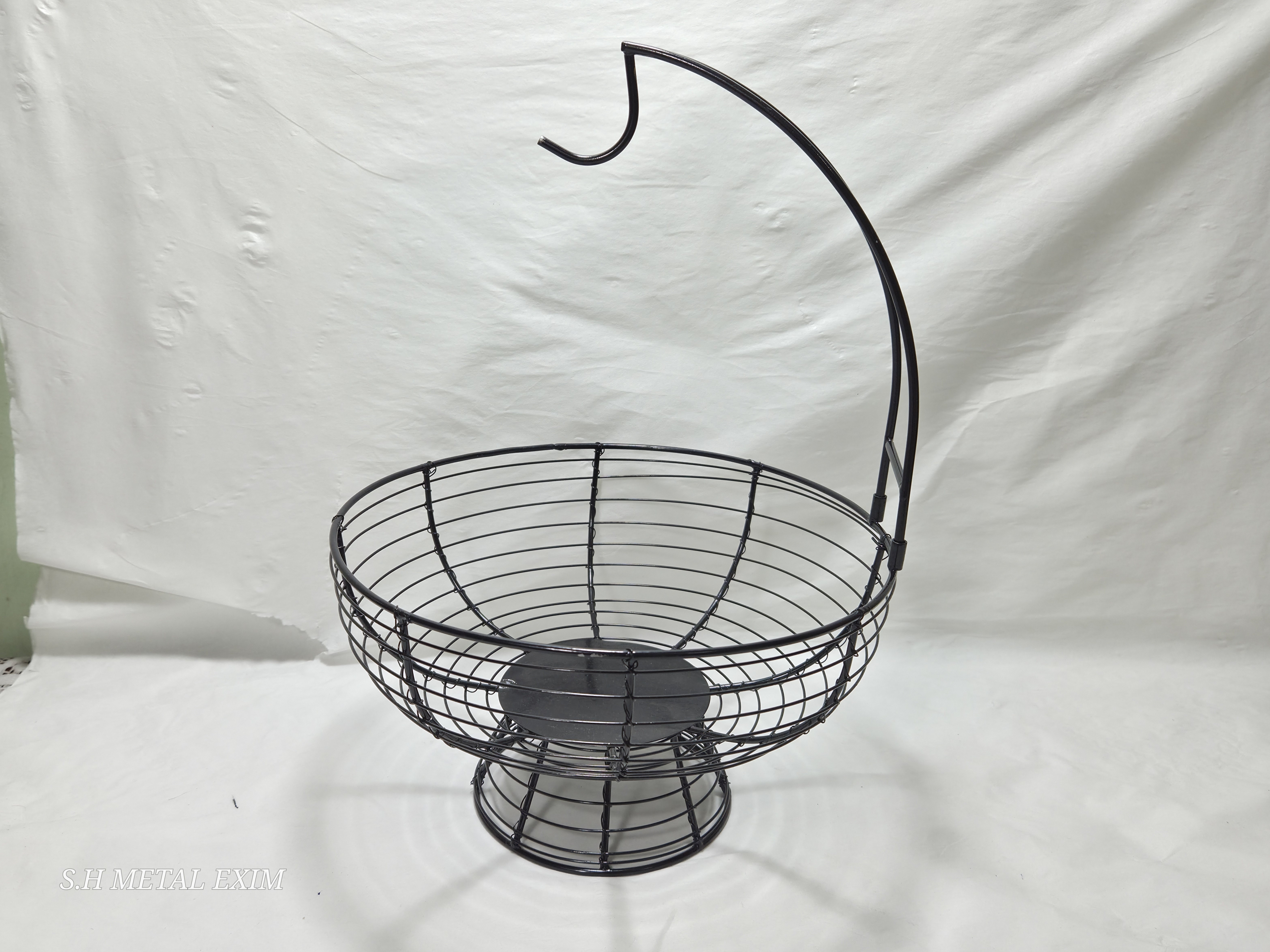Metal Wire Fruit Basket with Banana Hanger